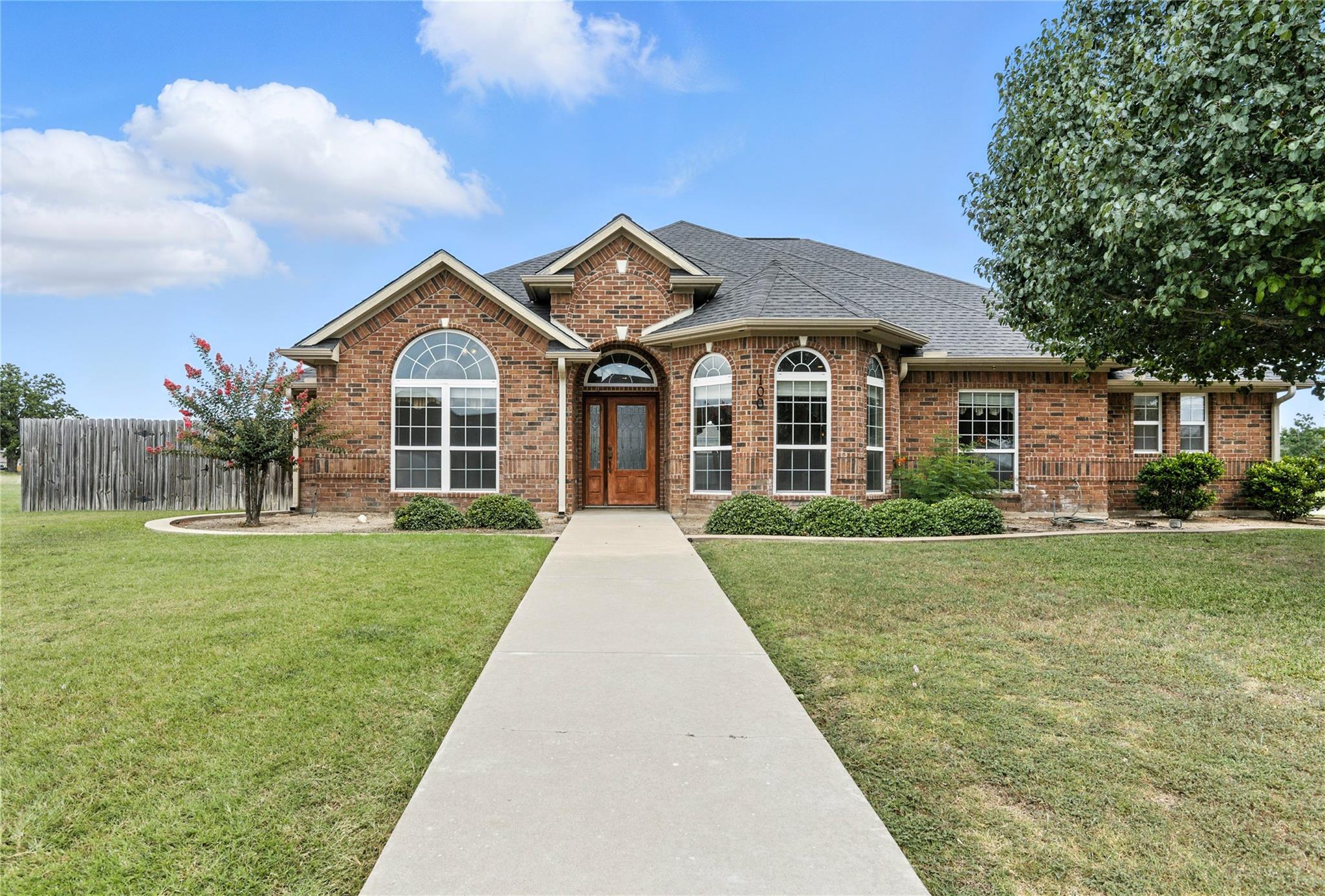 100 Davis Ct Property Photo 1