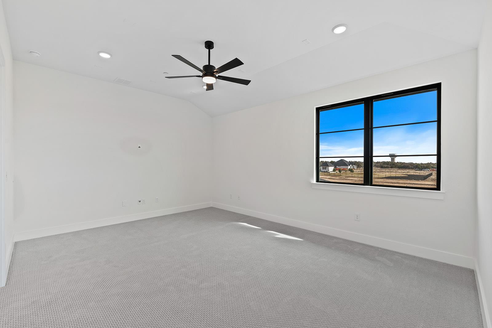 2429 Lineage Ln Property Photo 26
