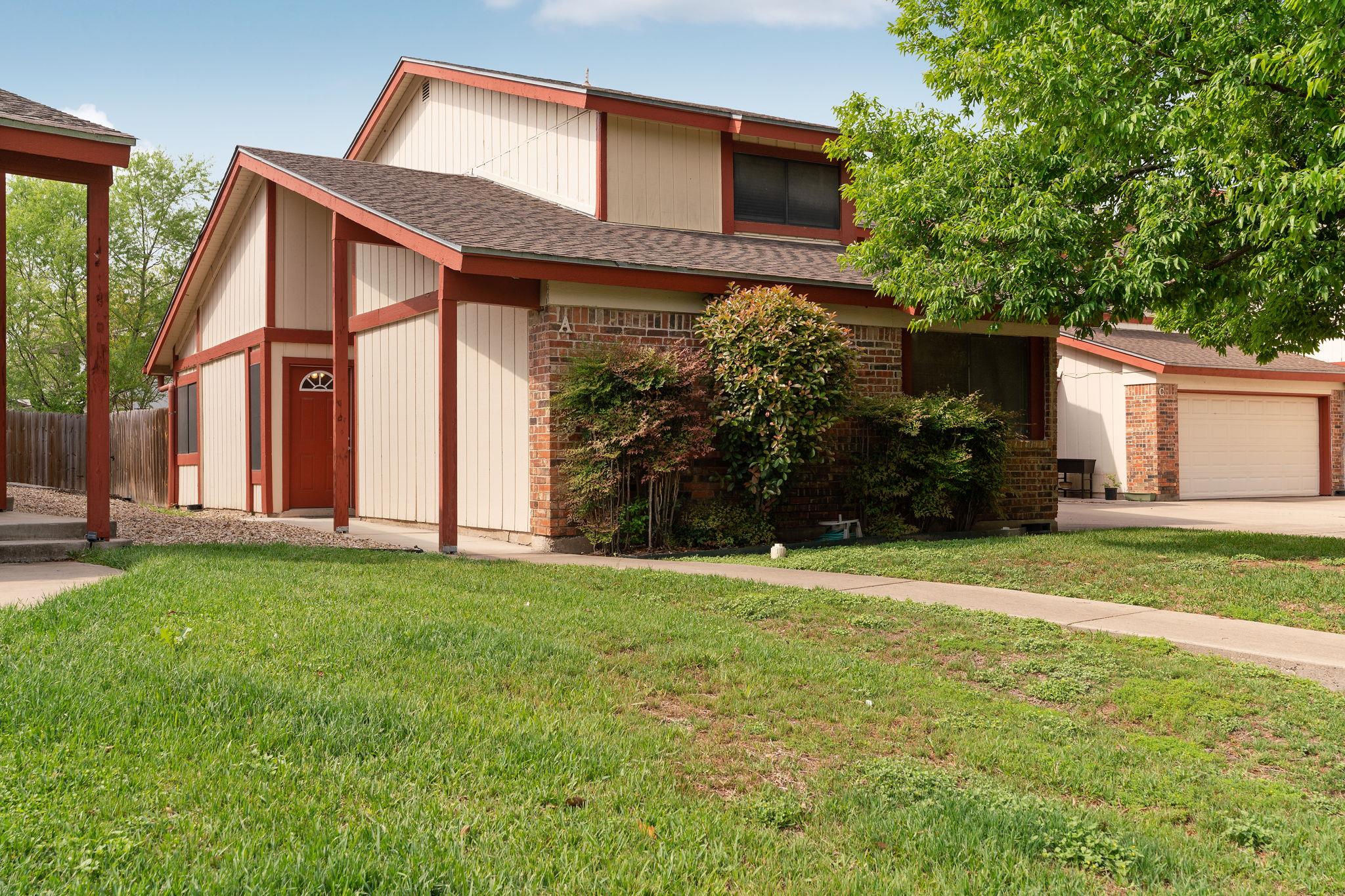 8902 Trone Cir A Property Photo 2