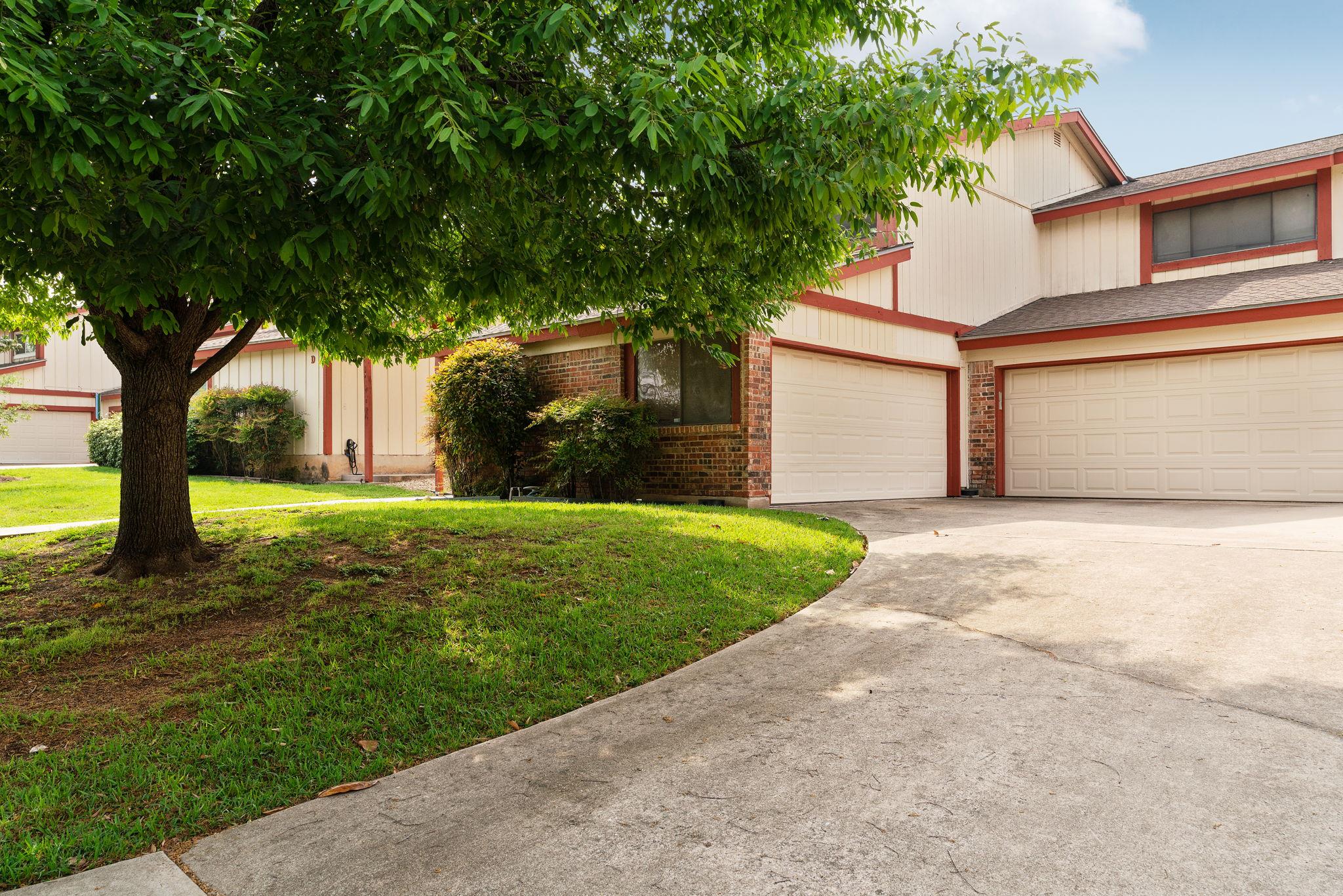 8902 Trone Cir A Property Photo 3