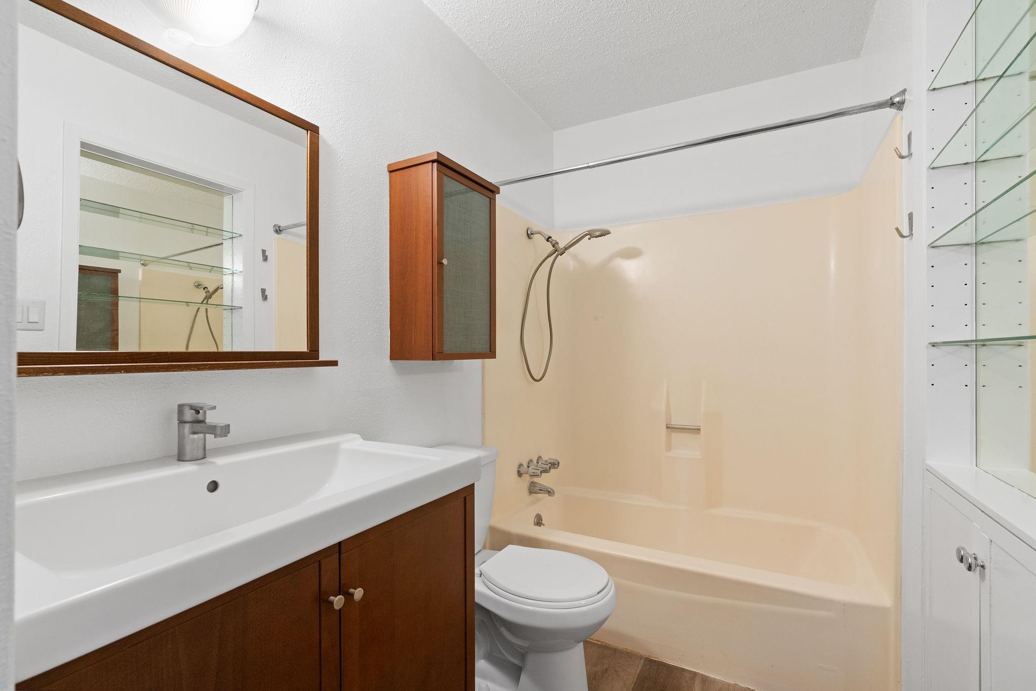 8902 Trone Cir A Property Photo 18