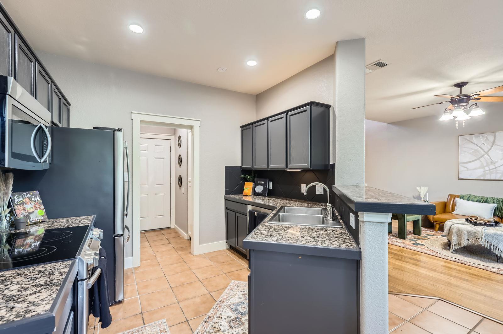 2632 Century Park Blvd 3 Property Photo 6