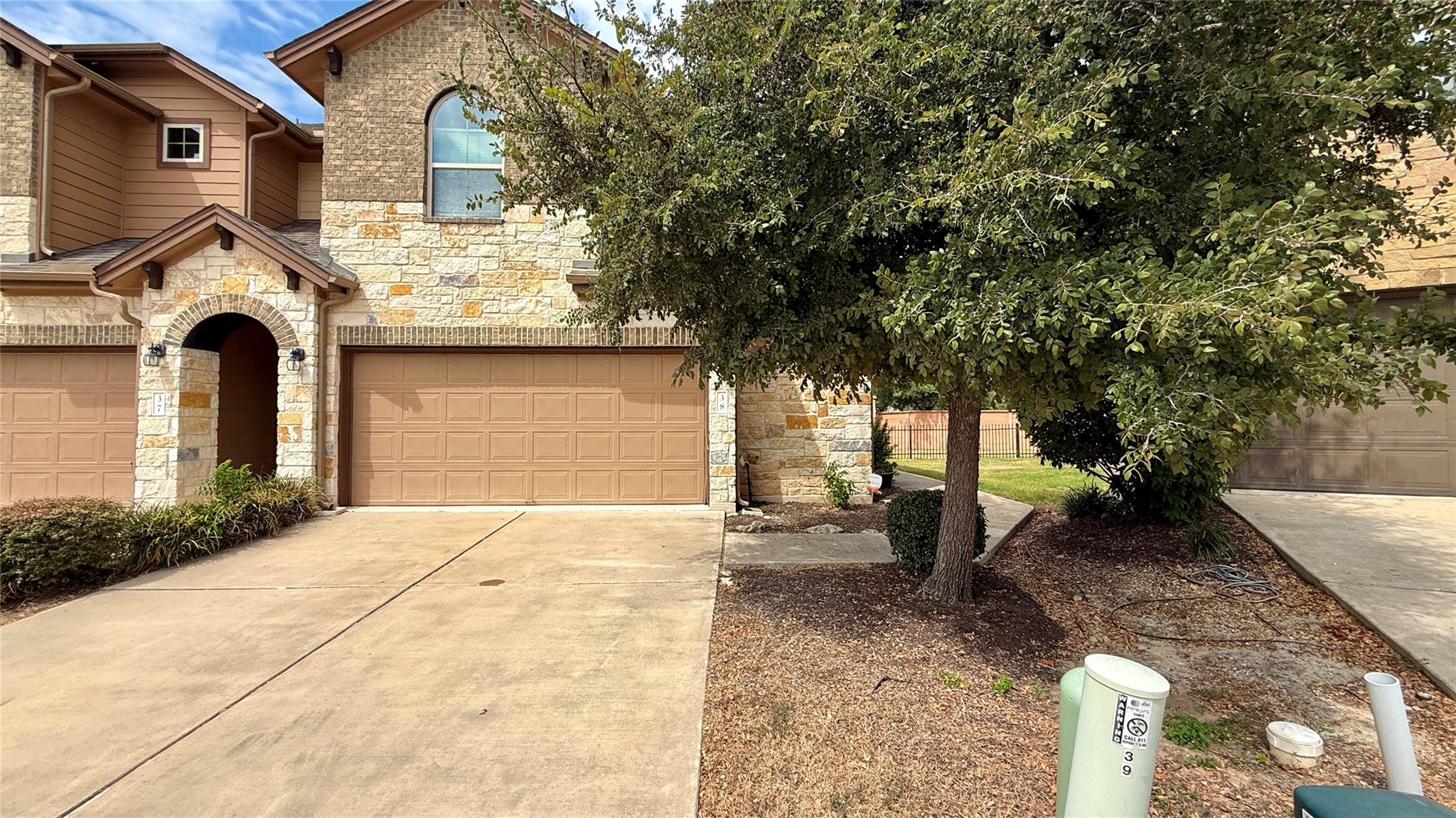 1001 Zodiac Ln Property Photo 2