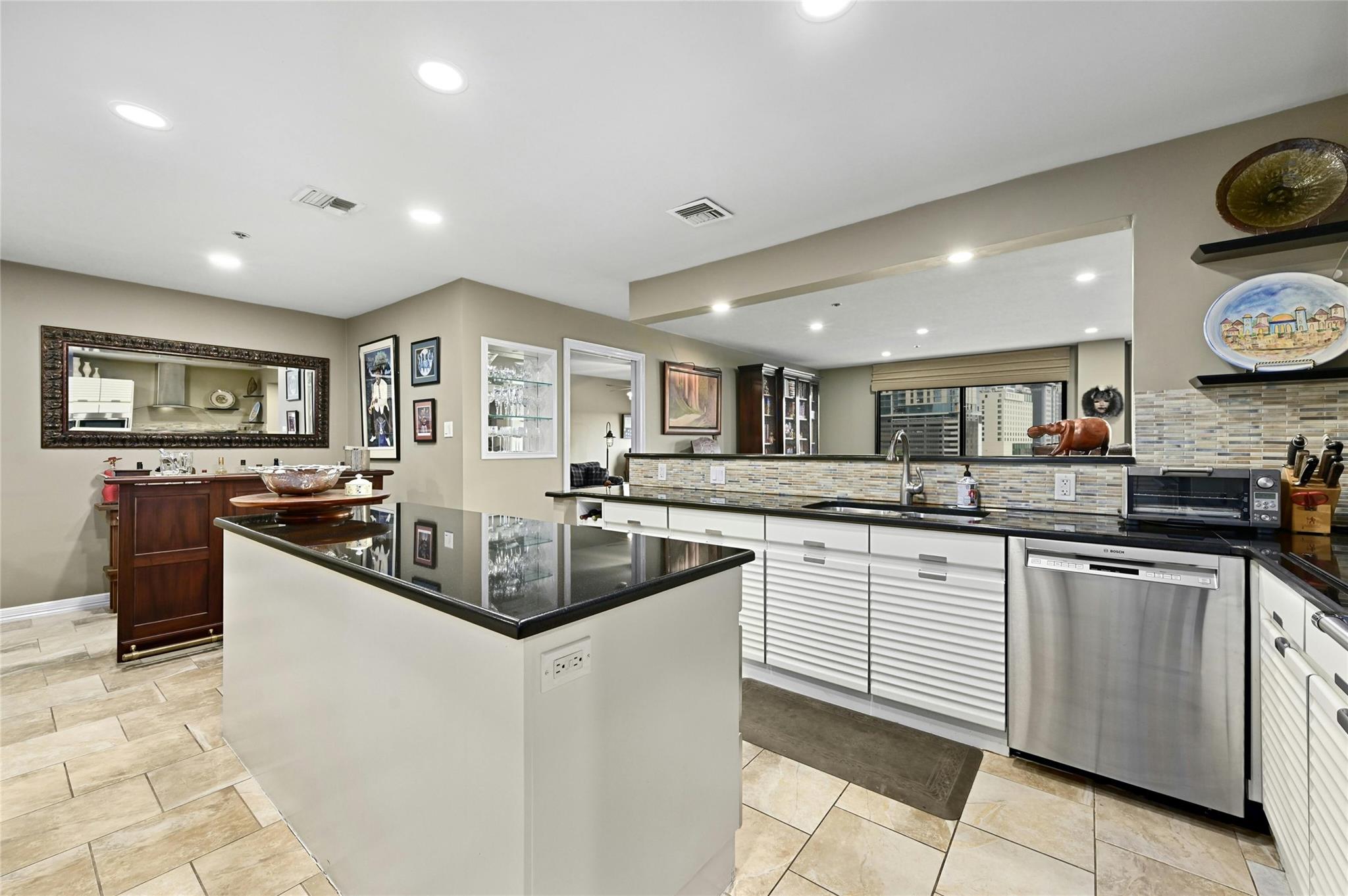 40 N Interstate Highway 35 8c1 Property Photo 16
