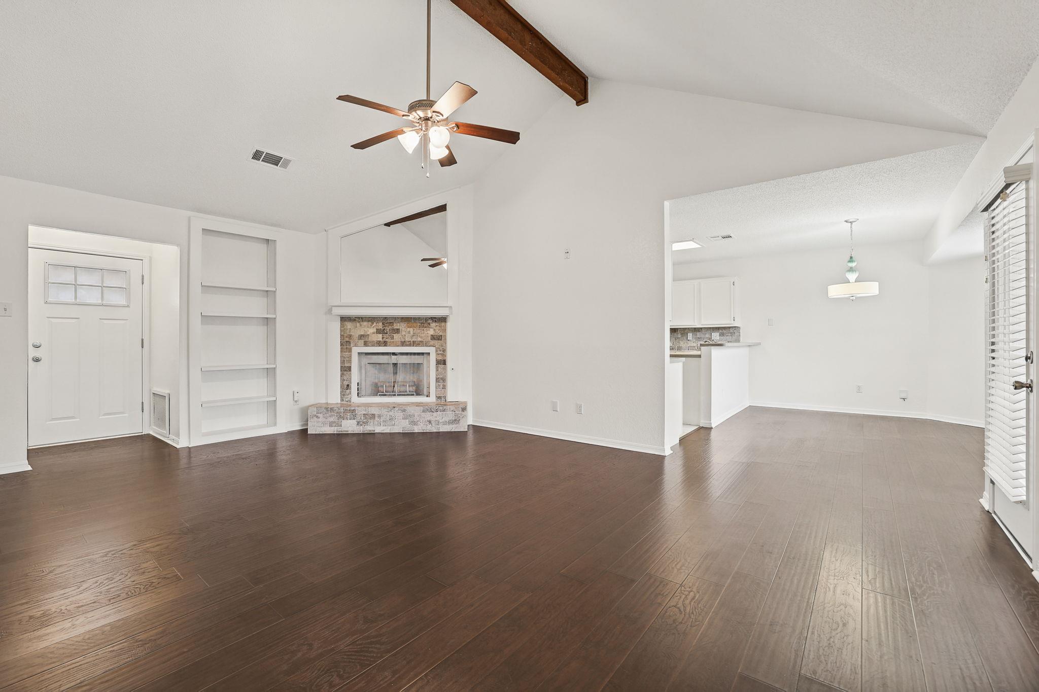 503 Dover Ln Property Photo 3