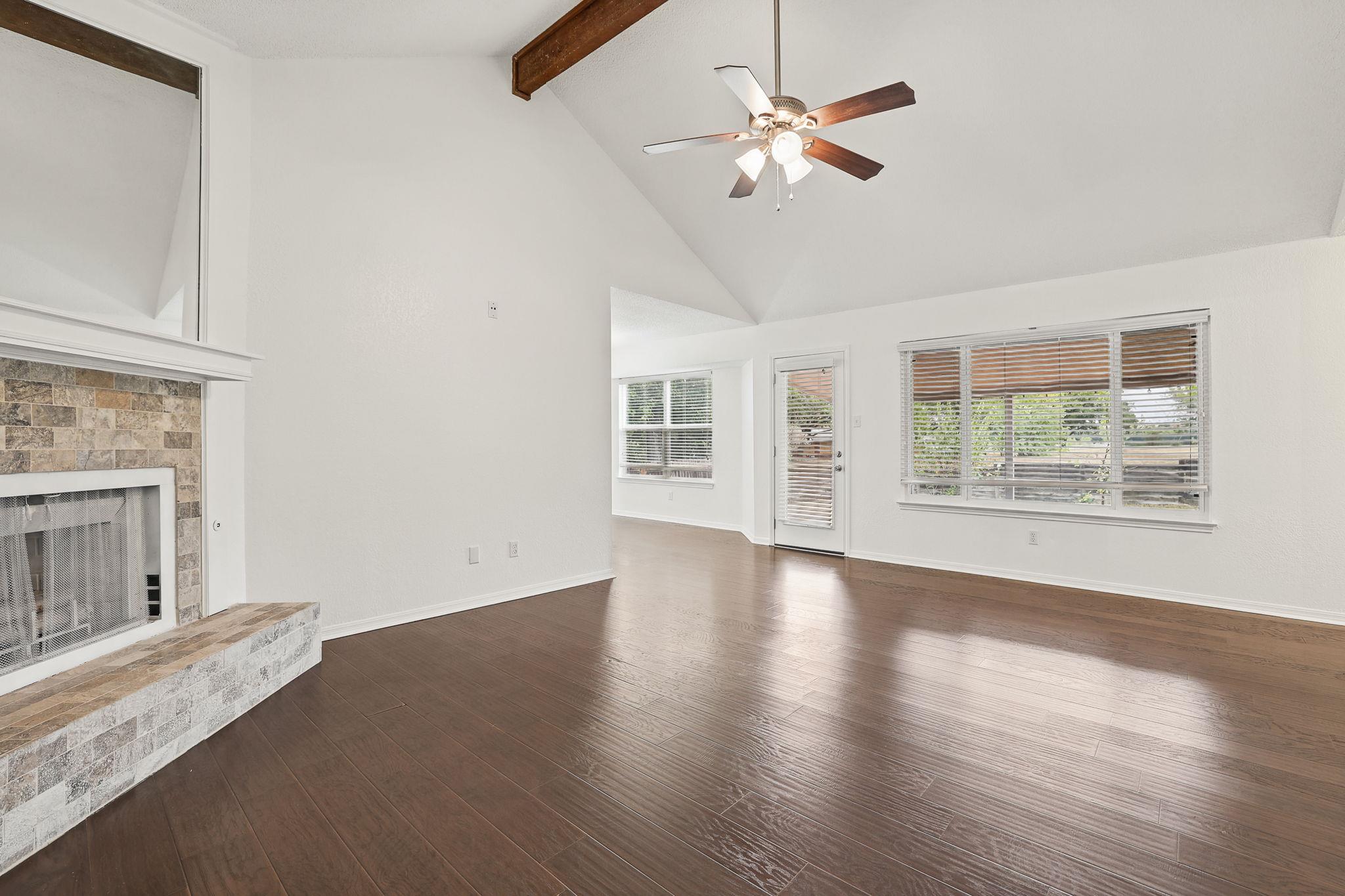 503 Dover Ln Property Photo 4