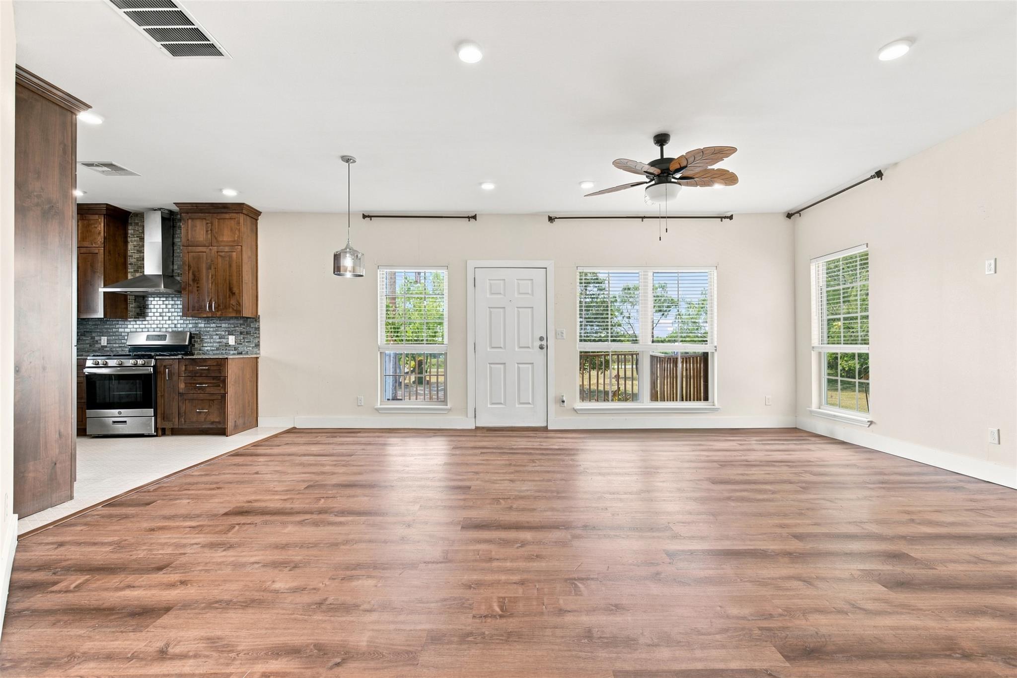 600 Highland Ranch Way Property Photo 3