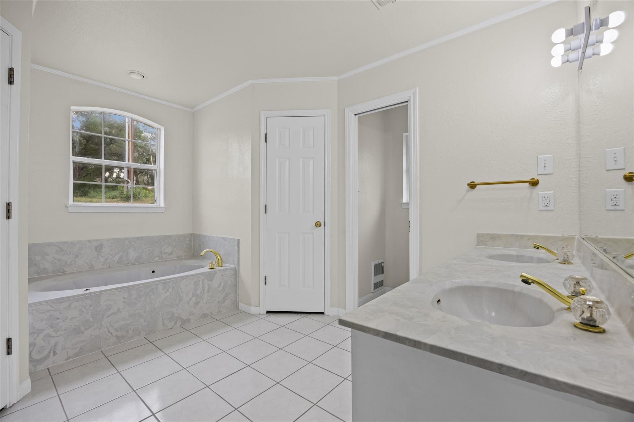 4205 Park Dr Property Photo 18