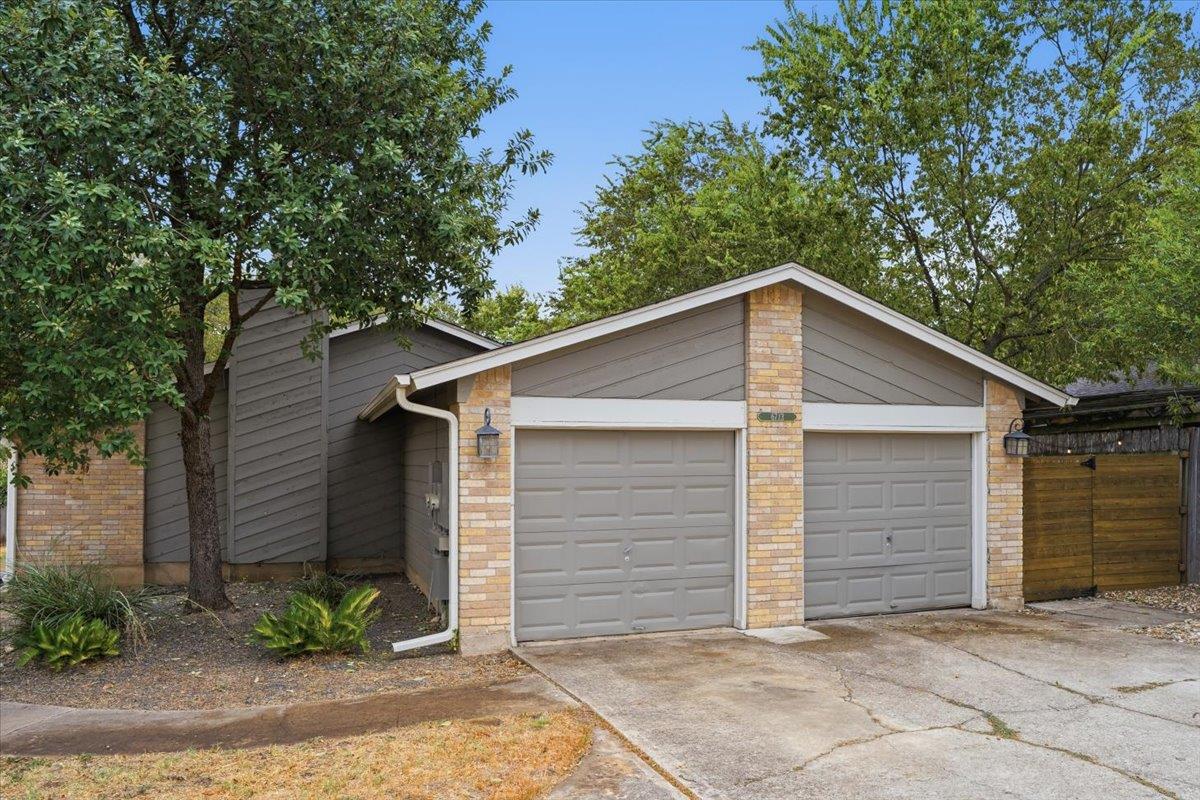6713 West Gate Blvd #a Property Photo 2
