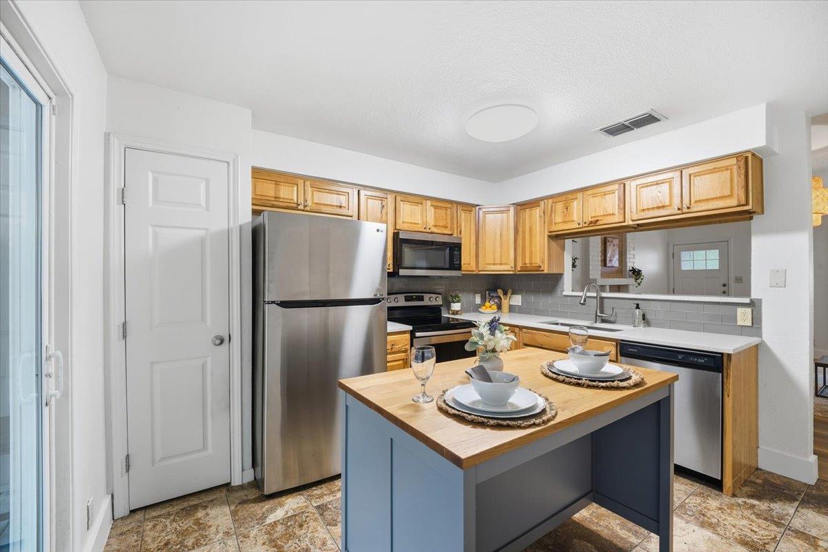 6713 West Gate Blvd #a Property Photo 9