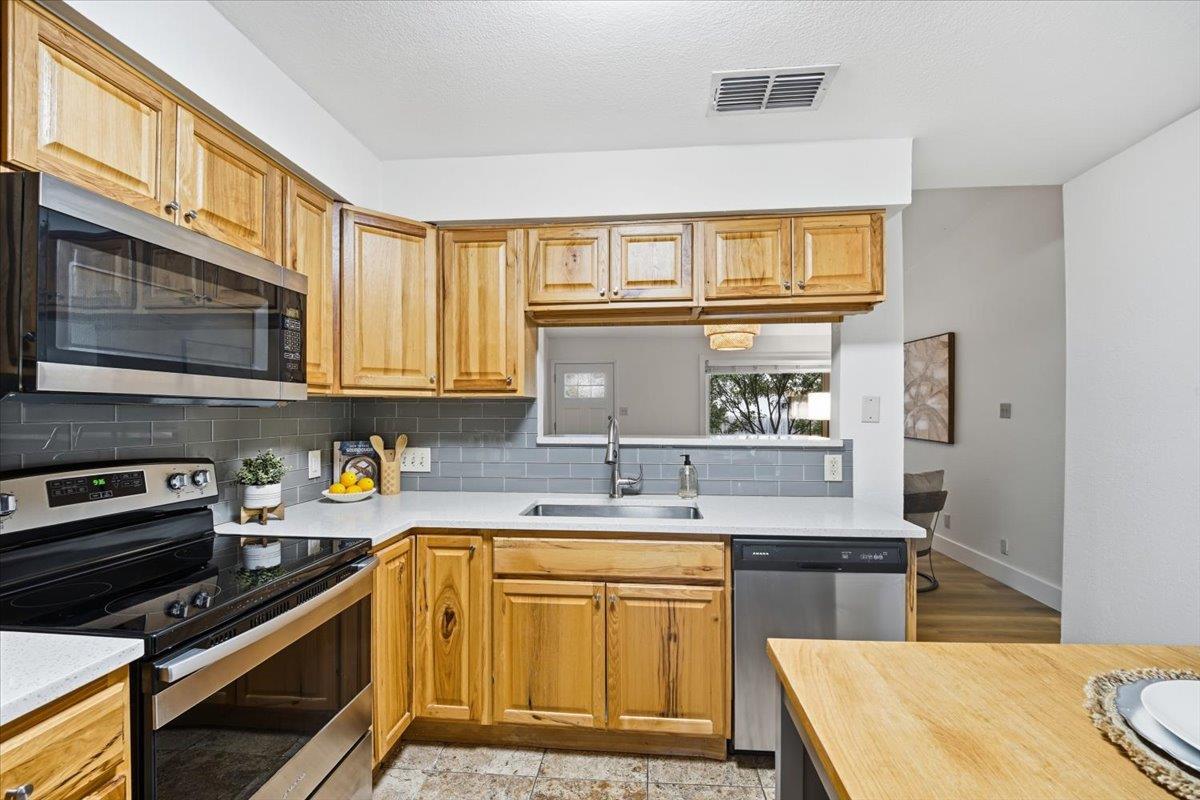 6713 West Gate Blvd #a Property Photo 10