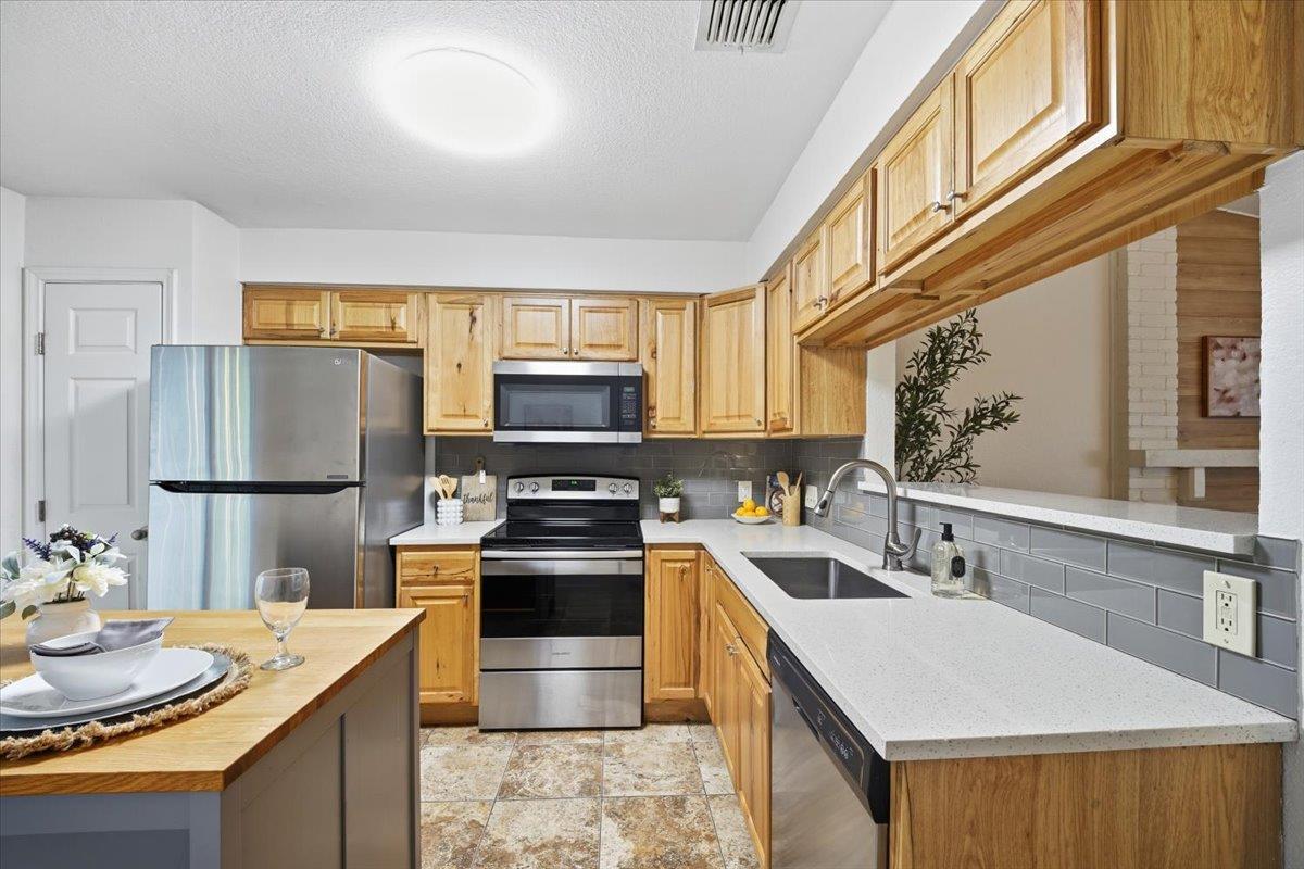 6713 West Gate Blvd #a Property Photo 11
