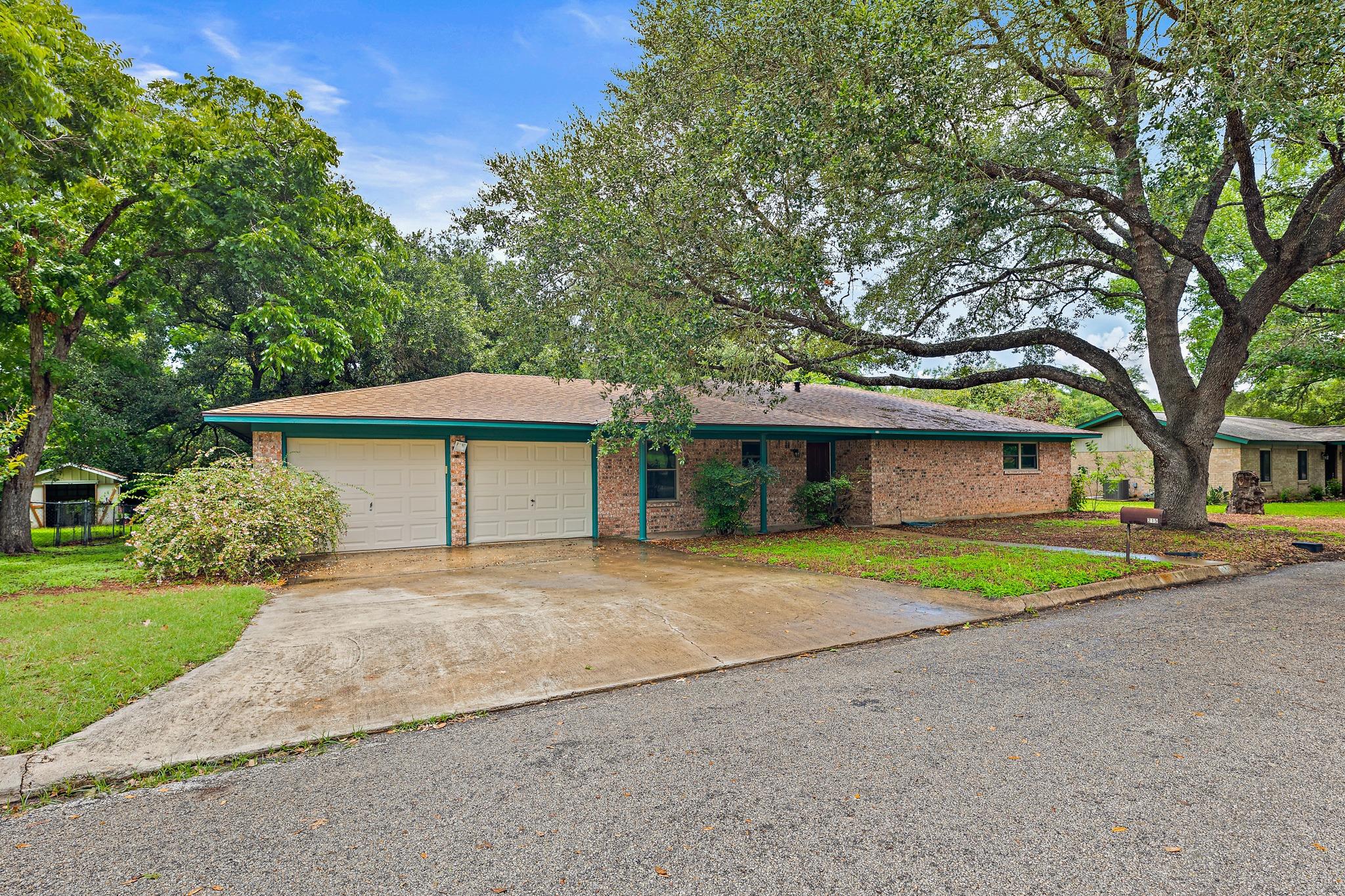 215 Memorial Dr Property Photo 1