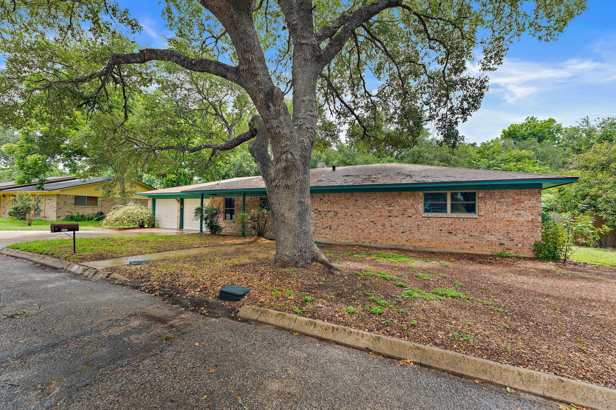 215 Memorial Dr Property Photo 3