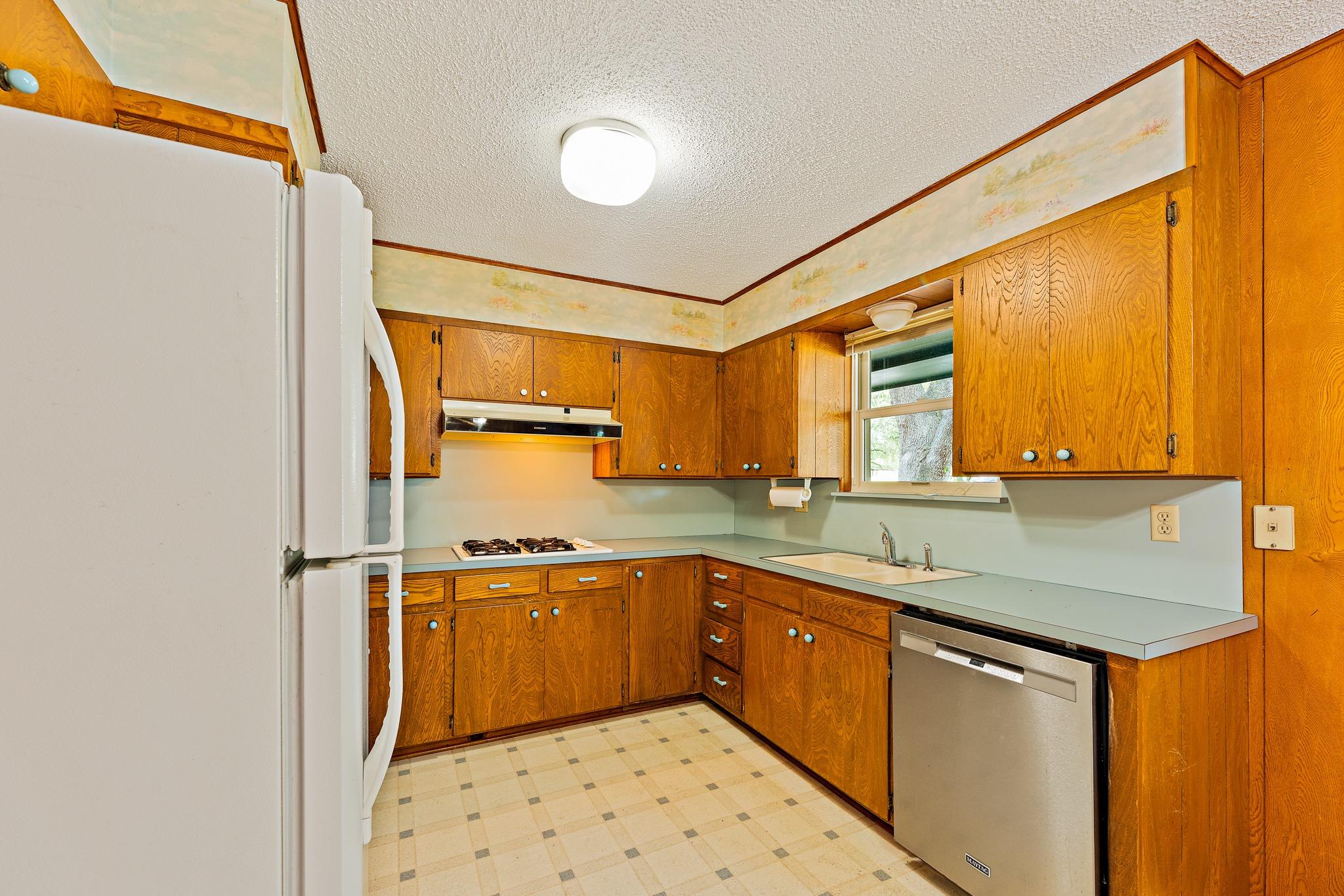 215 Memorial Dr Property Photo 11