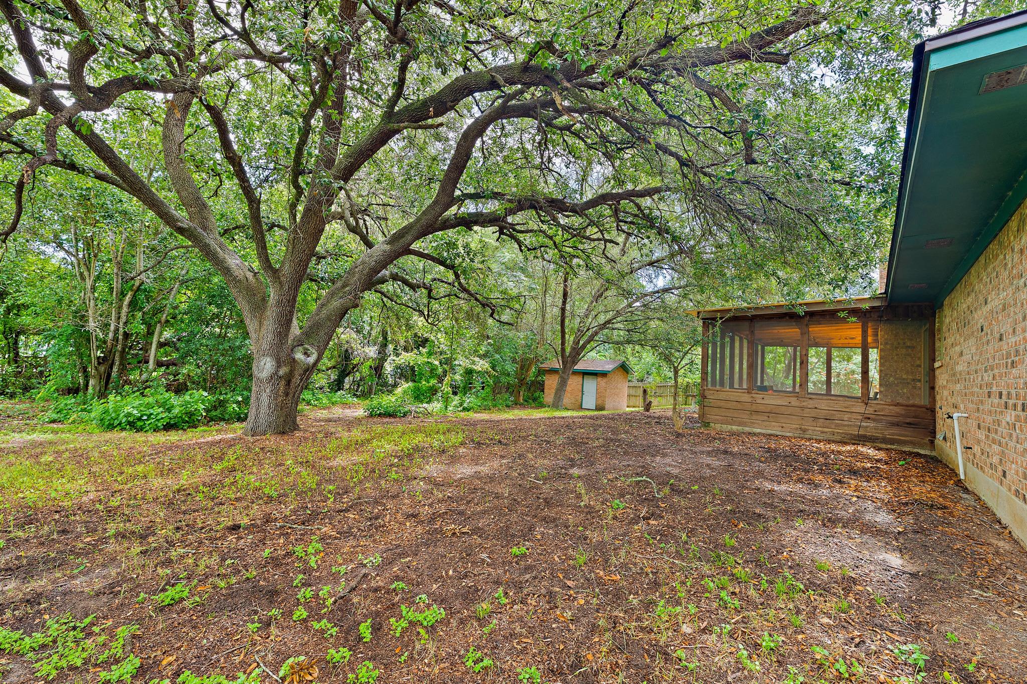 215 Memorial Dr Property Photo 28