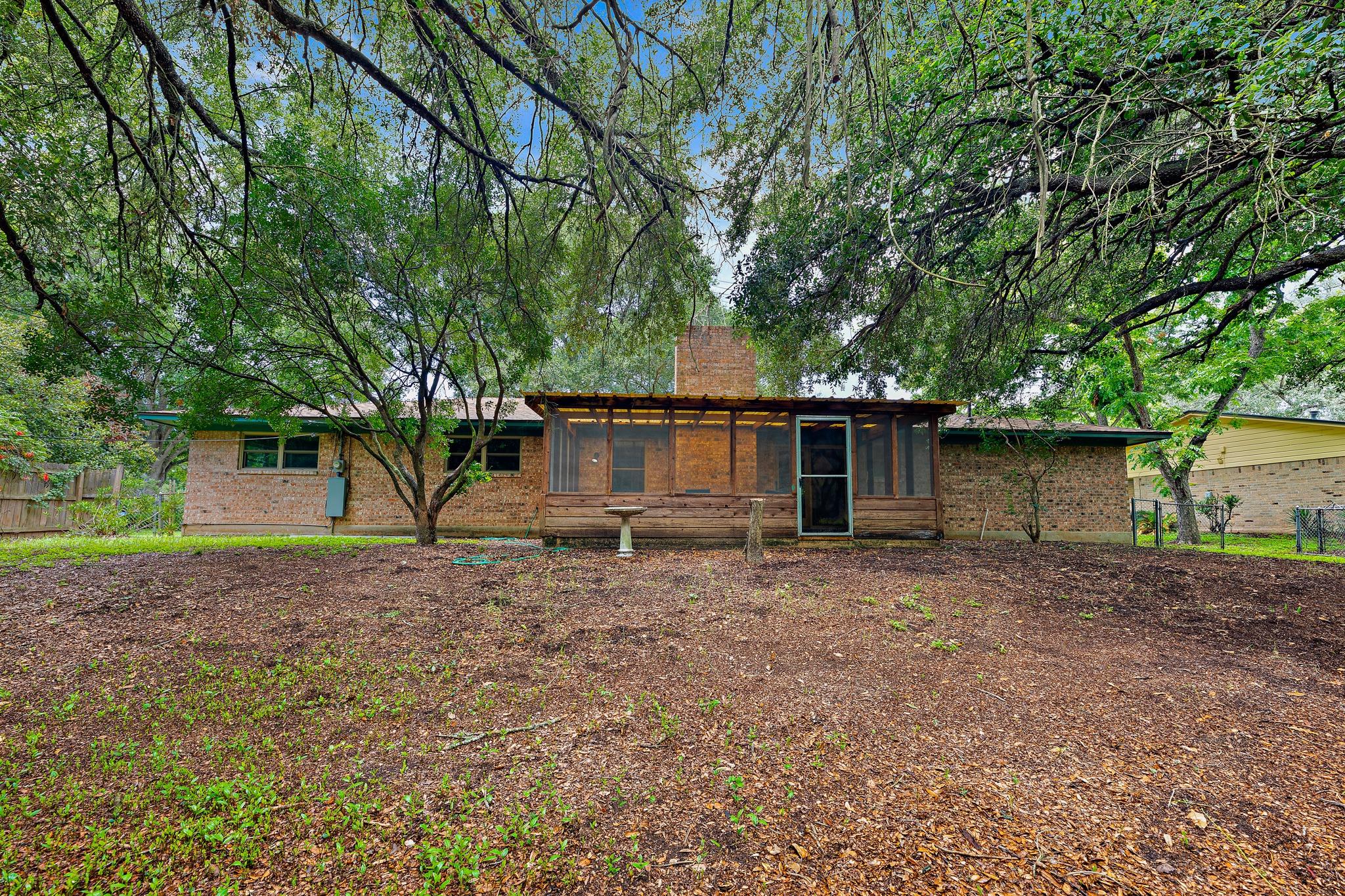 215 Memorial Dr Property Photo 29