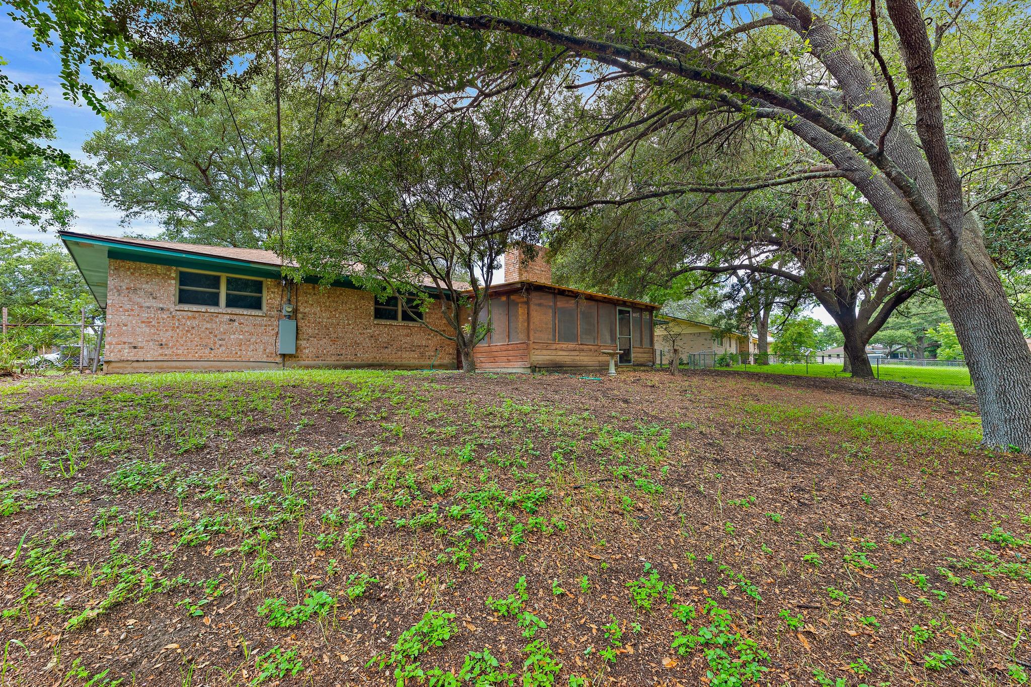 215 Memorial Dr Property Photo 30