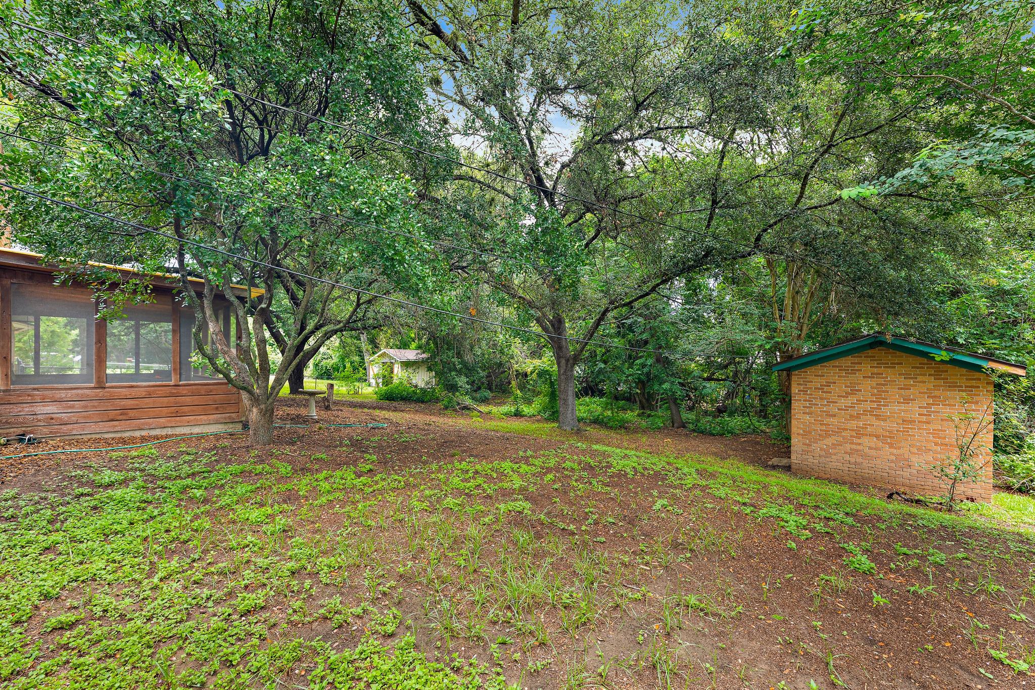 215 Memorial Dr Property Photo 31