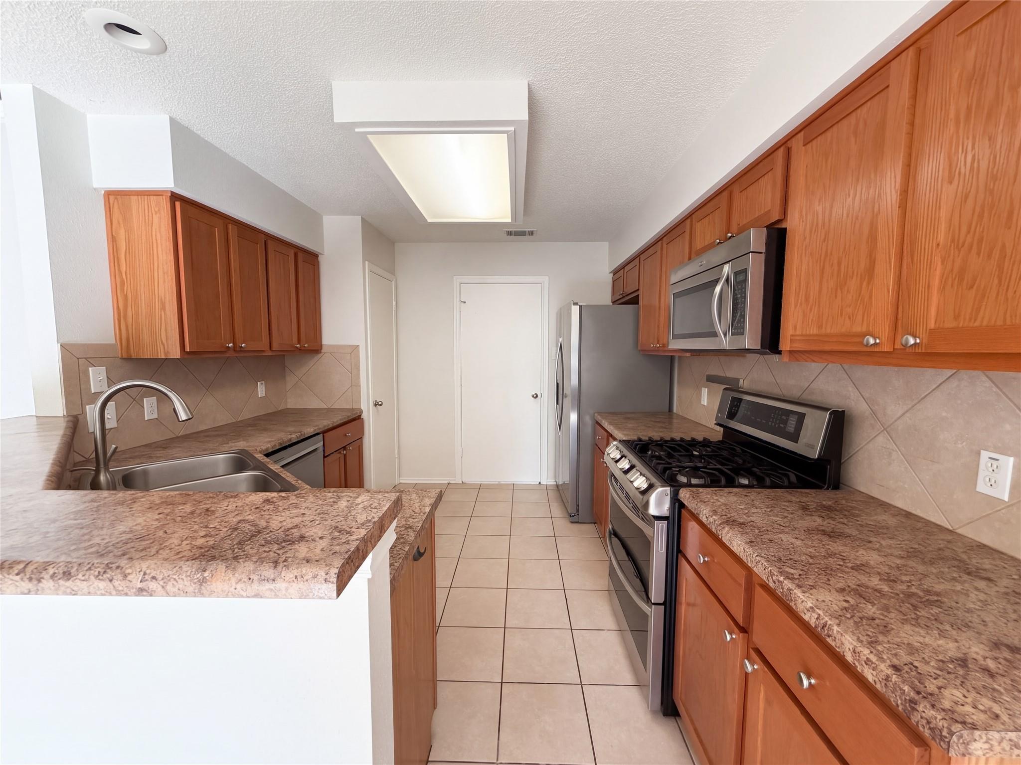 13020 Moorcroft Ln Property Photo 2