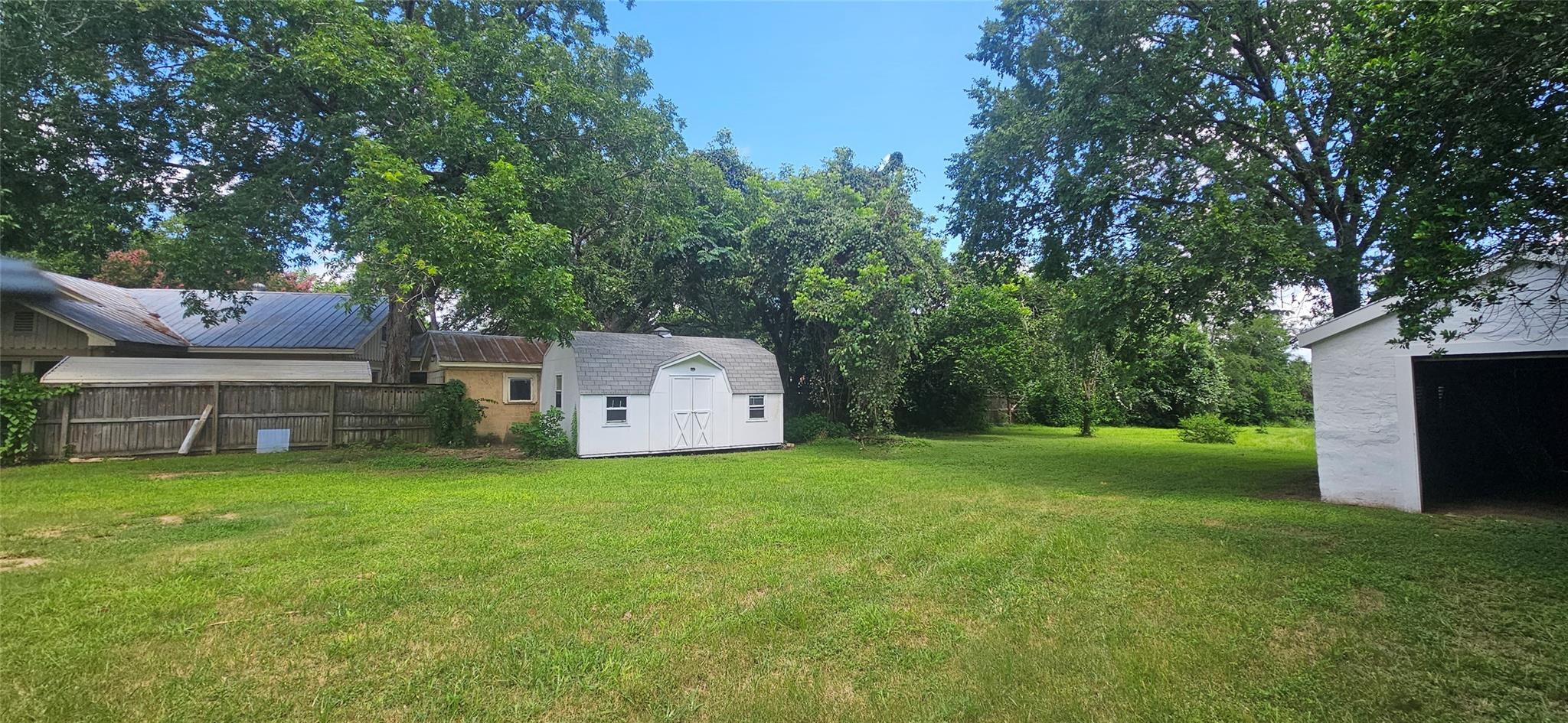 505 Colorado St Property Photo 2