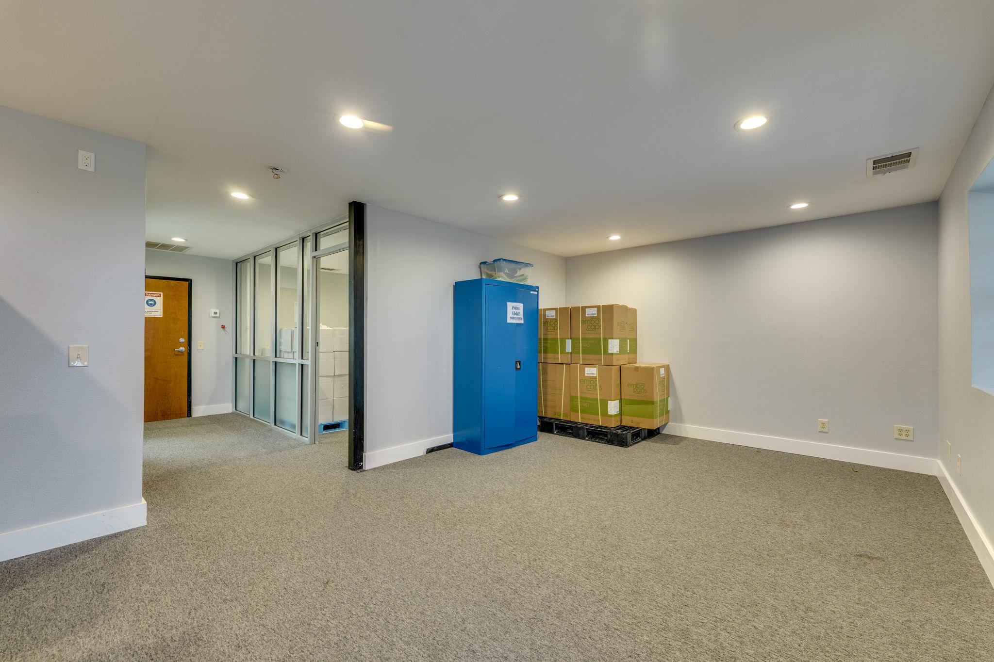 14121 Us 290 None #building 11-suites A & B Property Photo 4