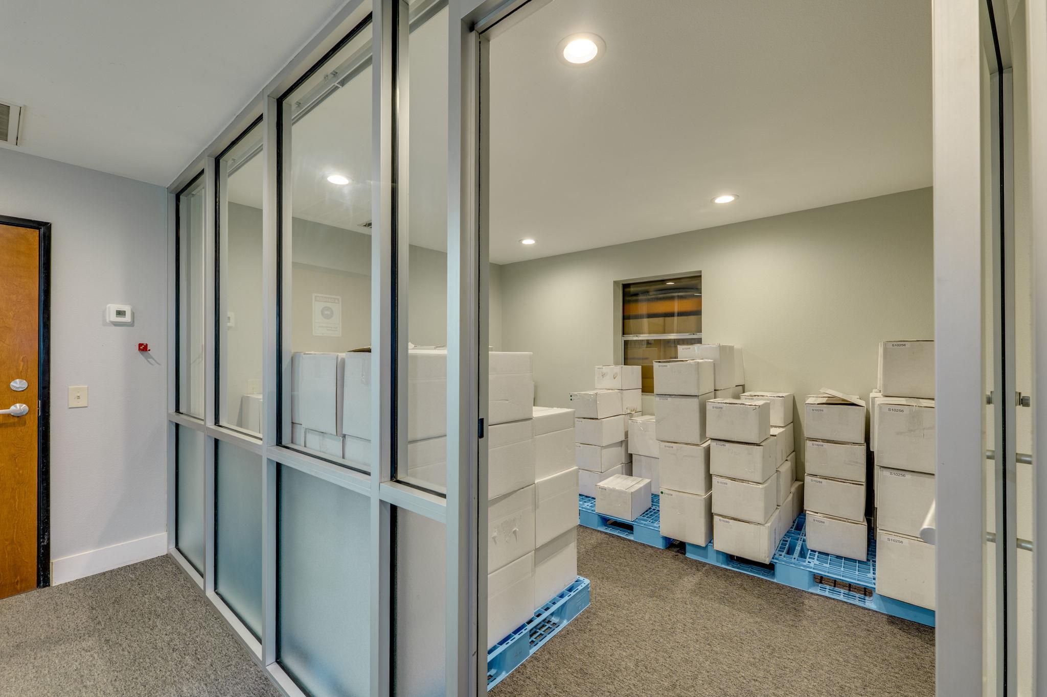 14121 Us 290 None #building 11-suites A & B Property Photo 6