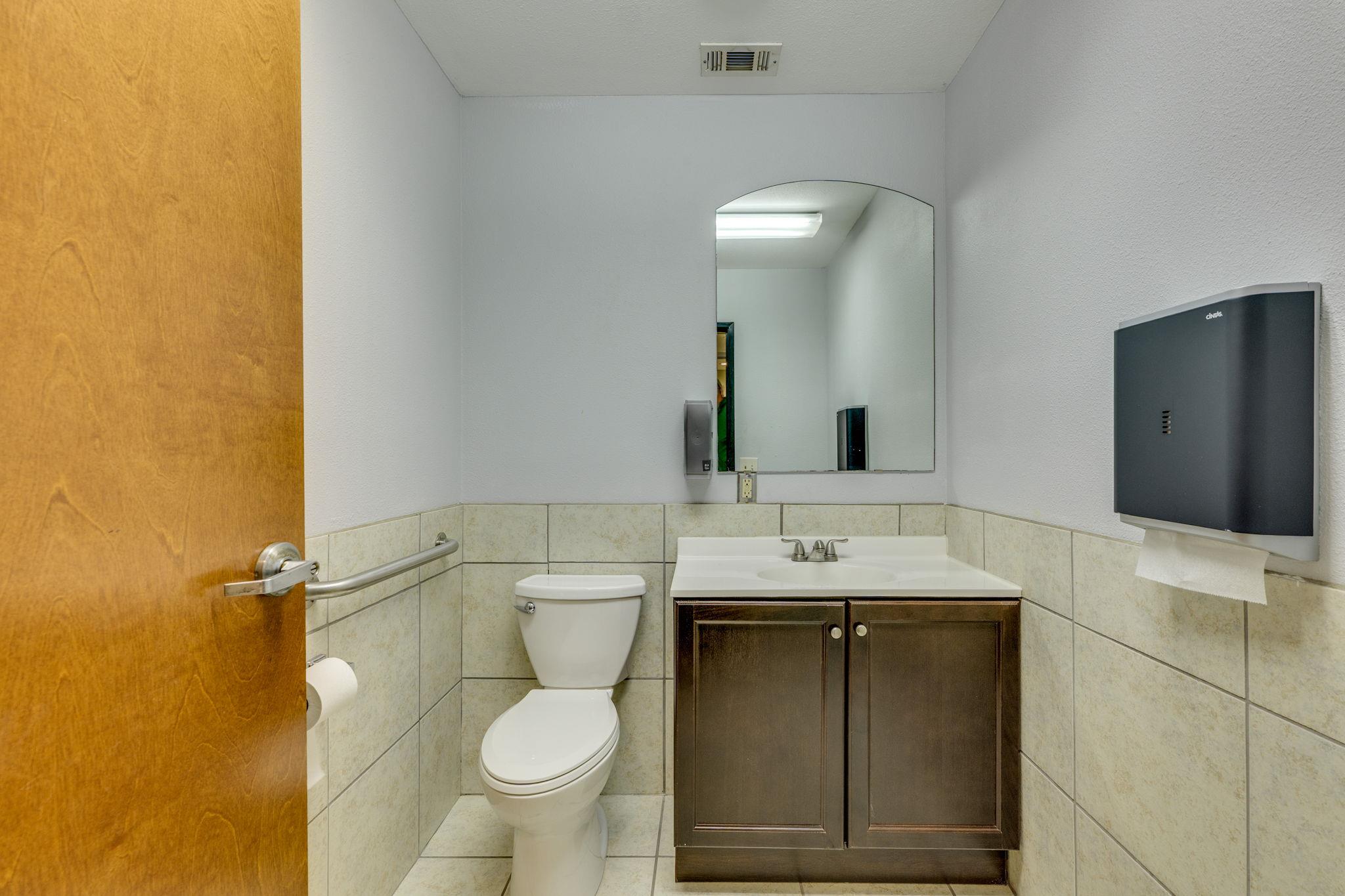 14121 Us 290 None #building 11-suites A & B Property Photo 13