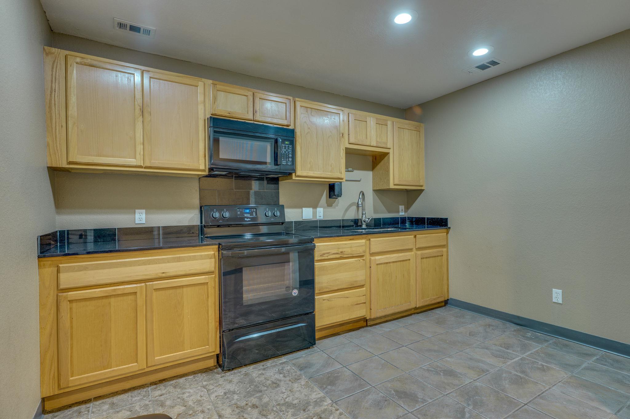 14121 Us 290 None #building 11-suites A & B Property Photo 33