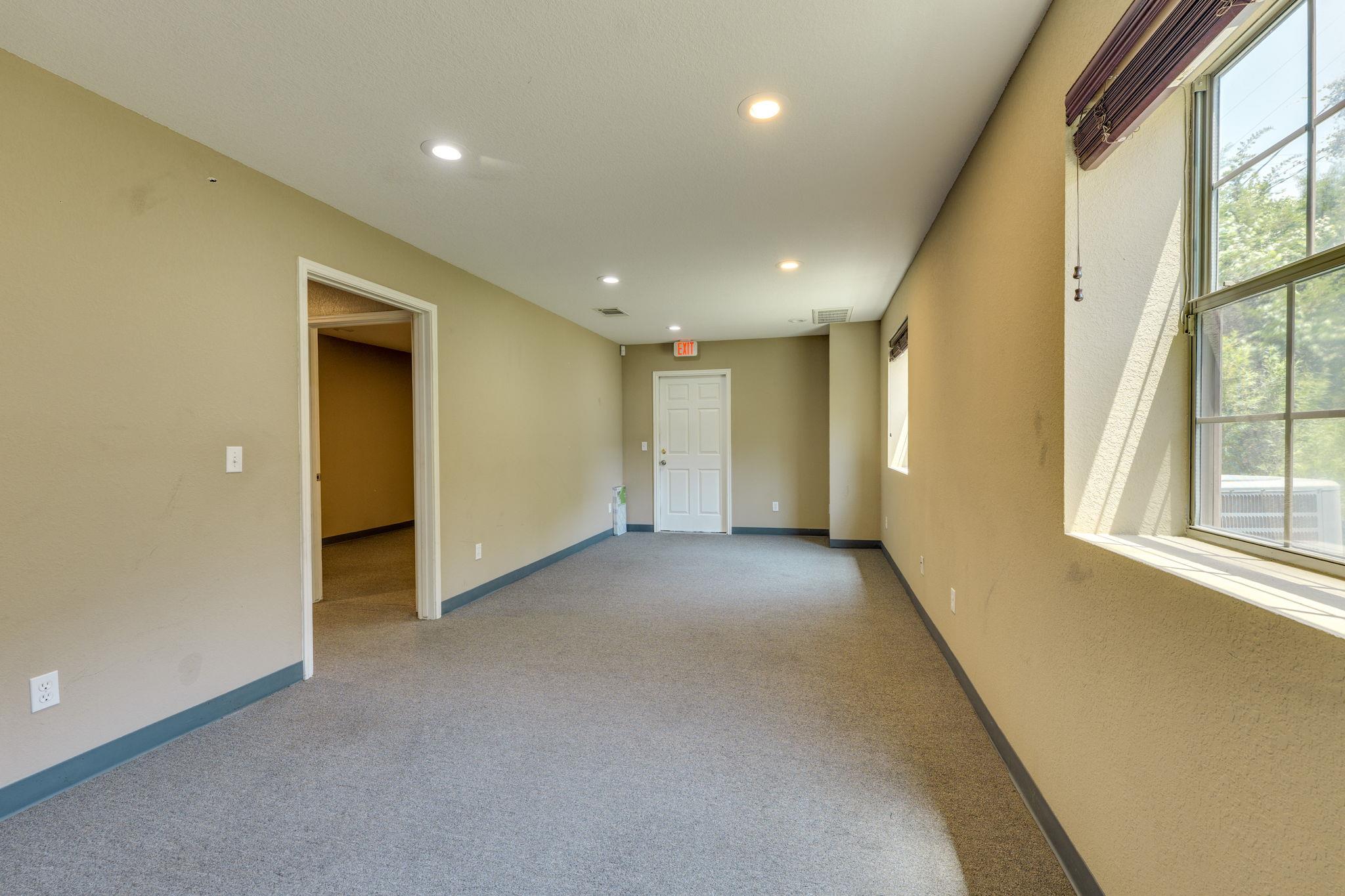 14121 Us 290 None #building 11-suites A & B Property Photo 35