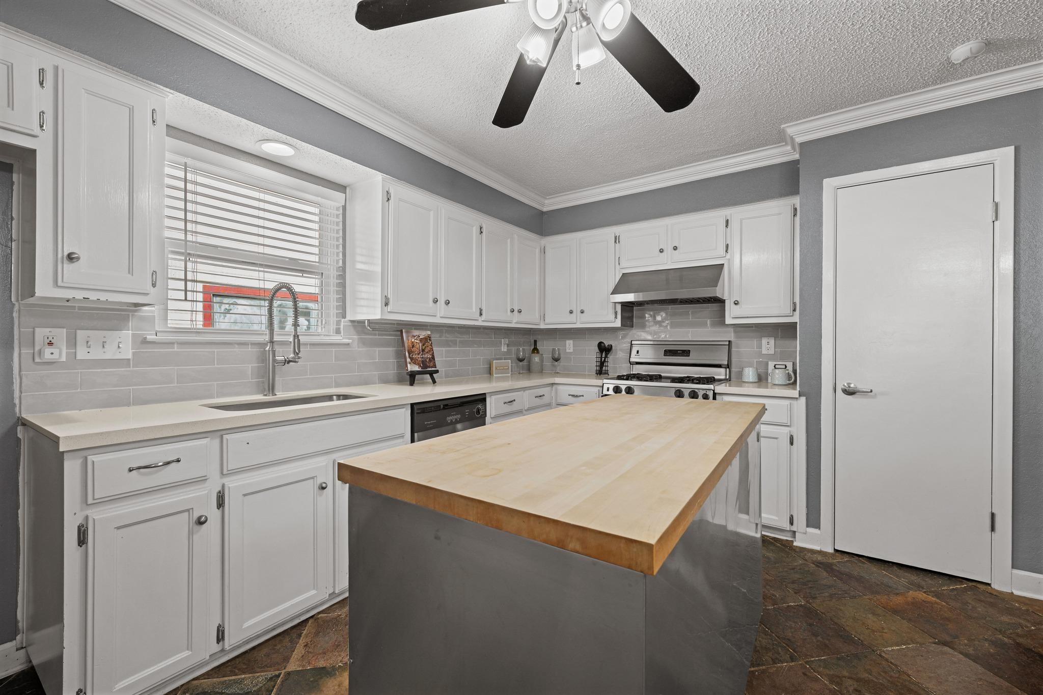 5810 Secrest Dr Property Photo 10