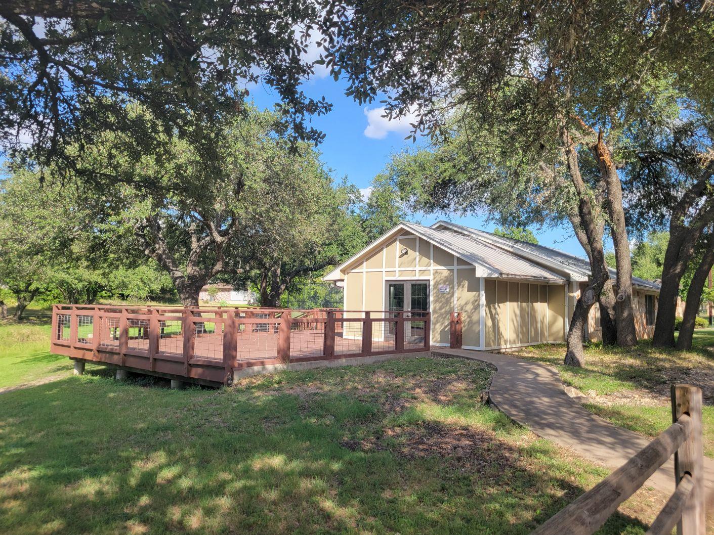 902 S Riviera Cir Property Photo 4