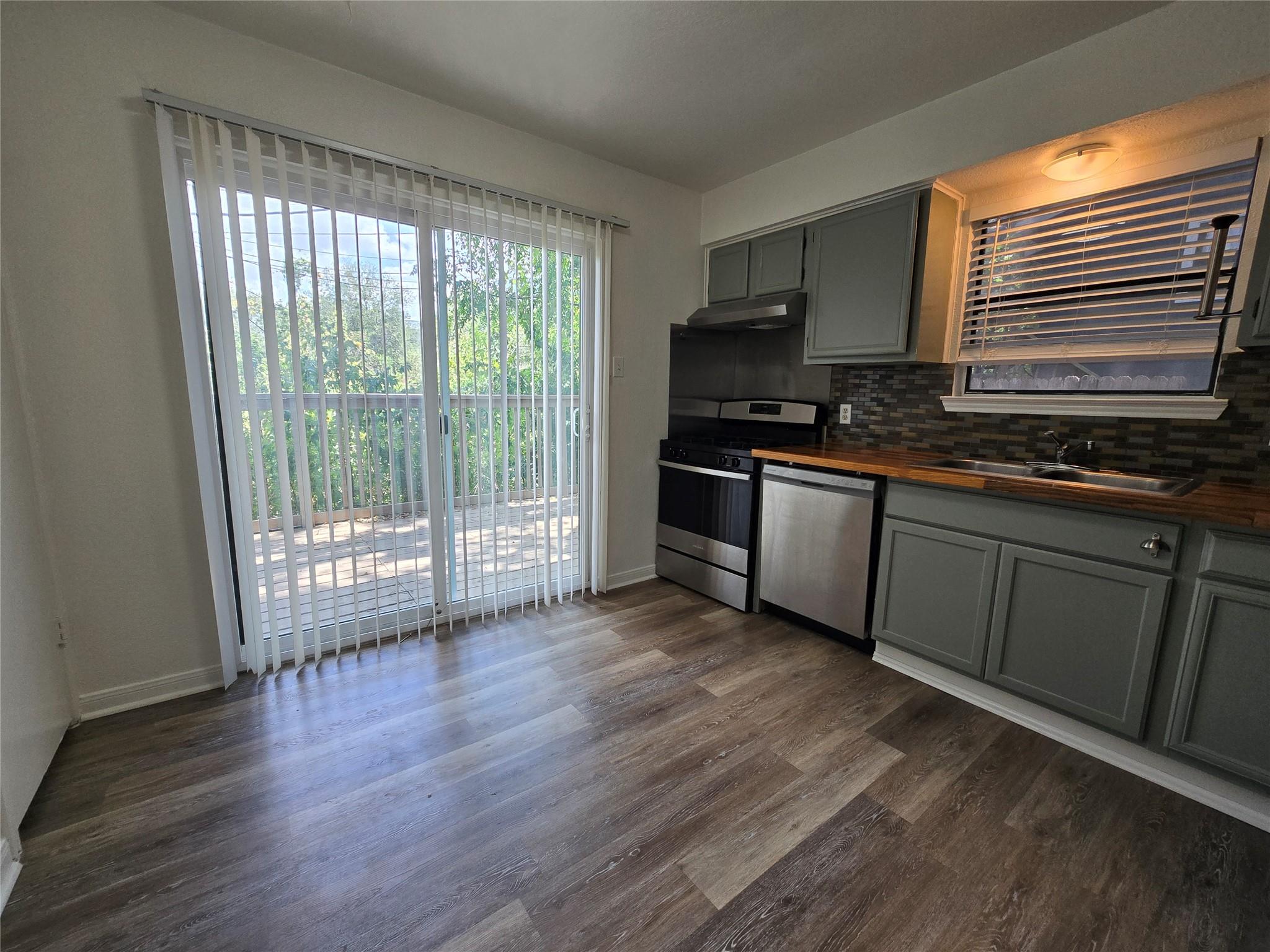 2003 Kenneth Ave #b Property Photo 6
