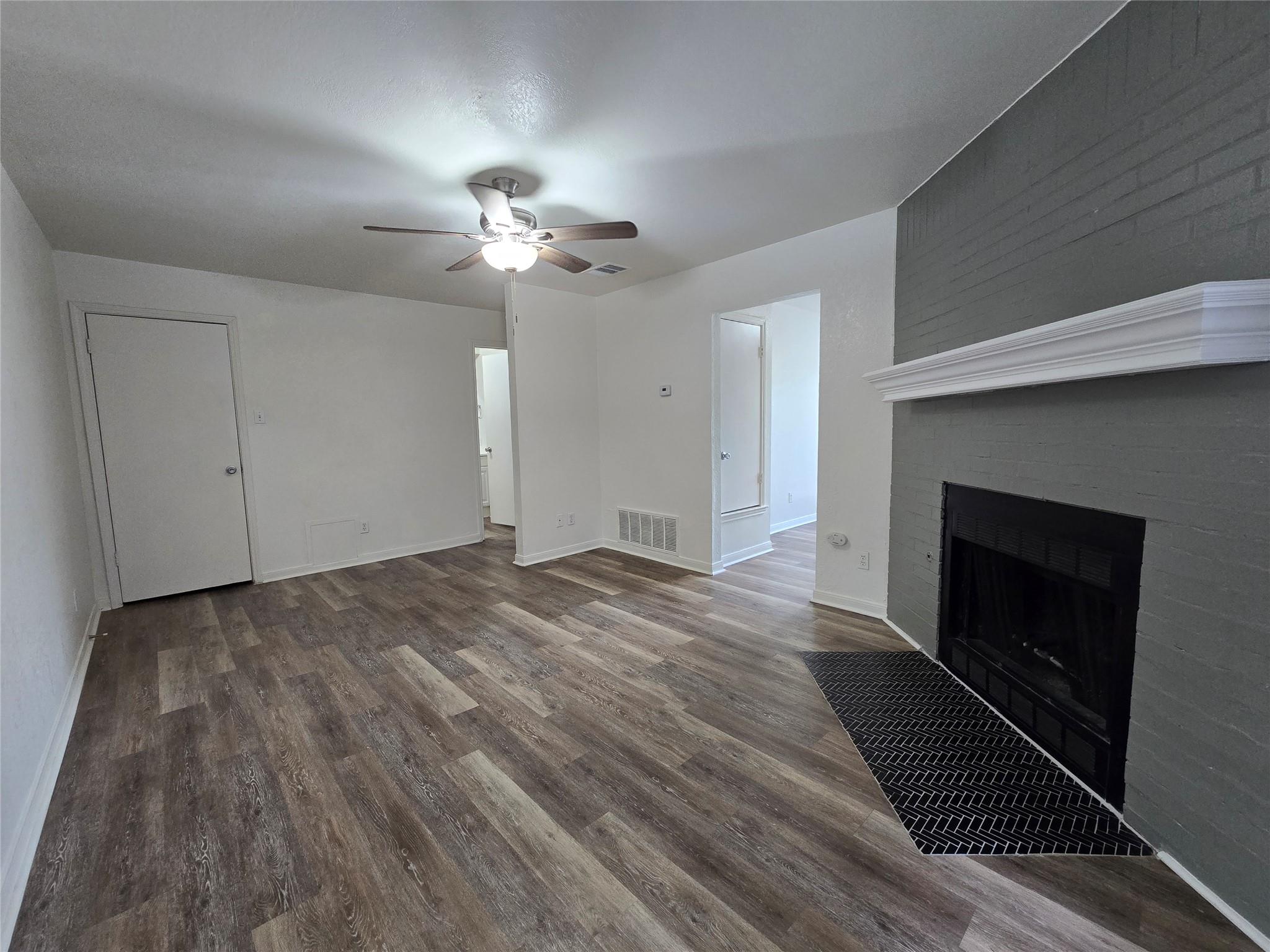 2003 Kenneth Ave #b Property Photo 7