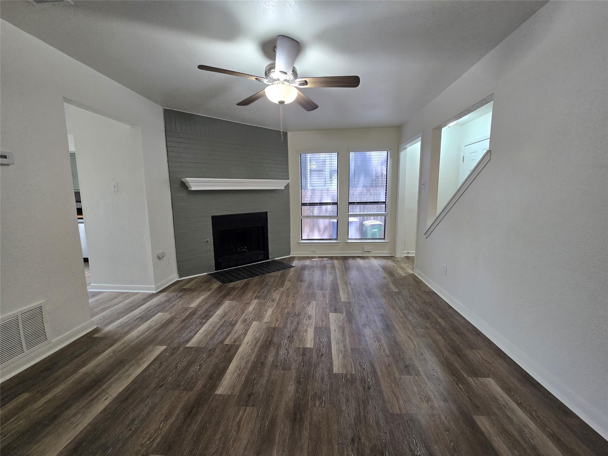 2003 Kenneth Ave #b Property Photo 8