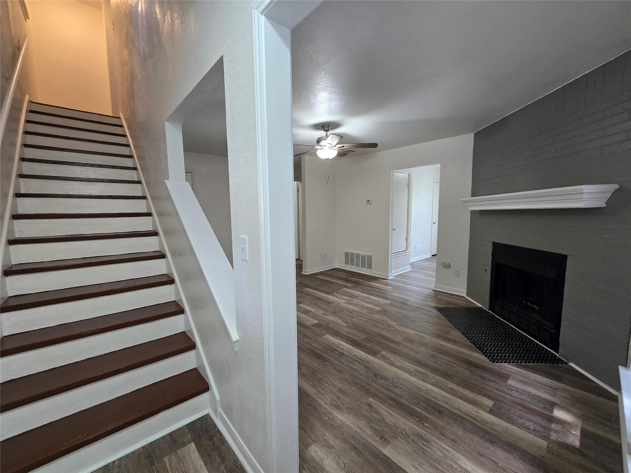 2003 Kenneth Ave #b Property Photo 9