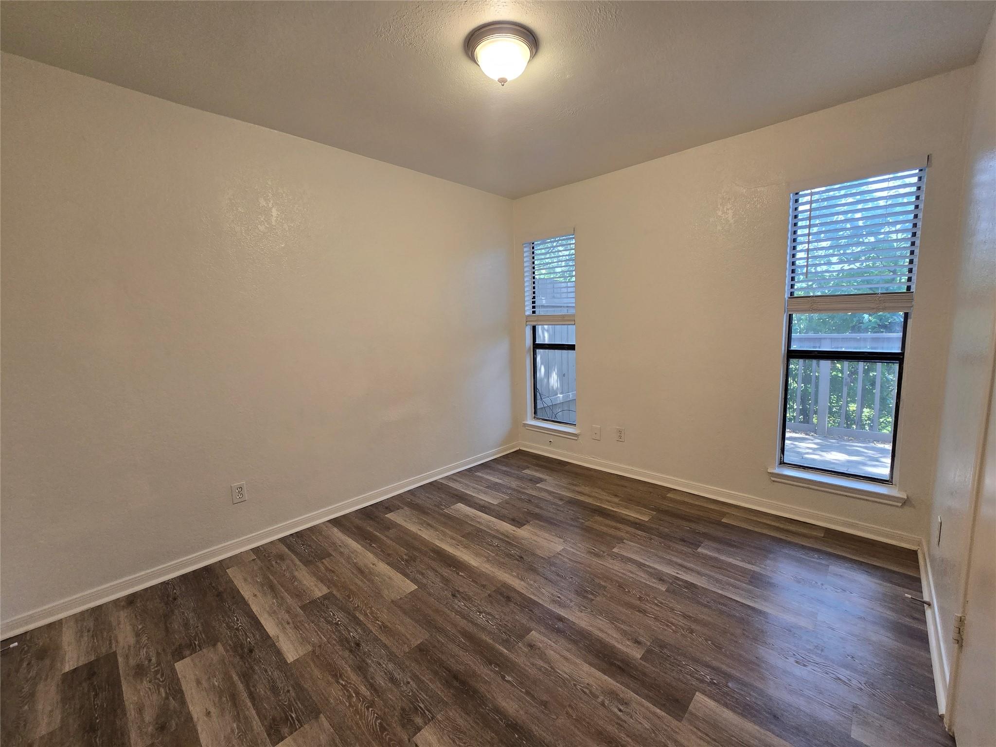 2003 Kenneth Ave #b Property Photo 11