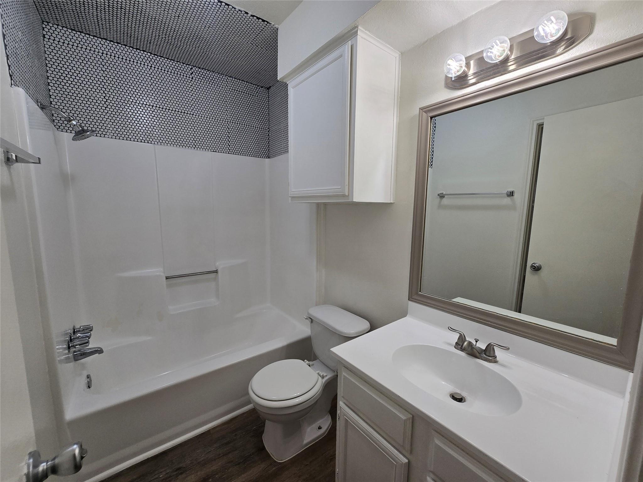 2003 Kenneth Ave #b Property Photo 14