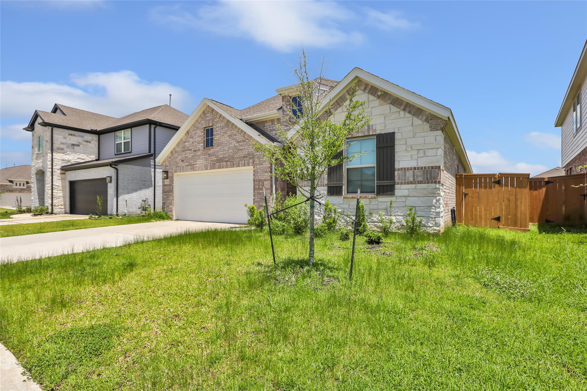 15342 Majestic Knight Dr Property Photo 3