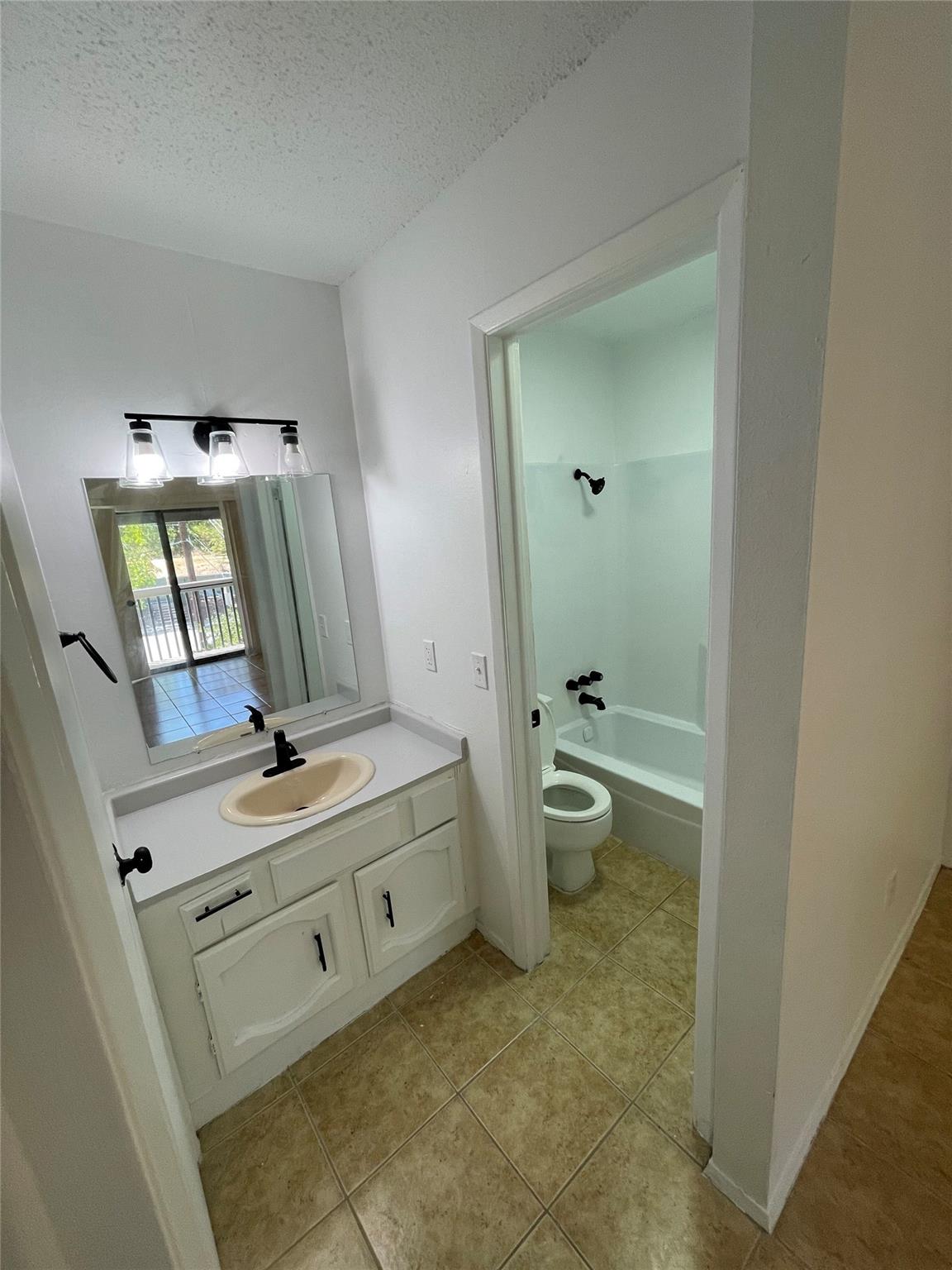 2410 Longview St #301 Property Photo 8