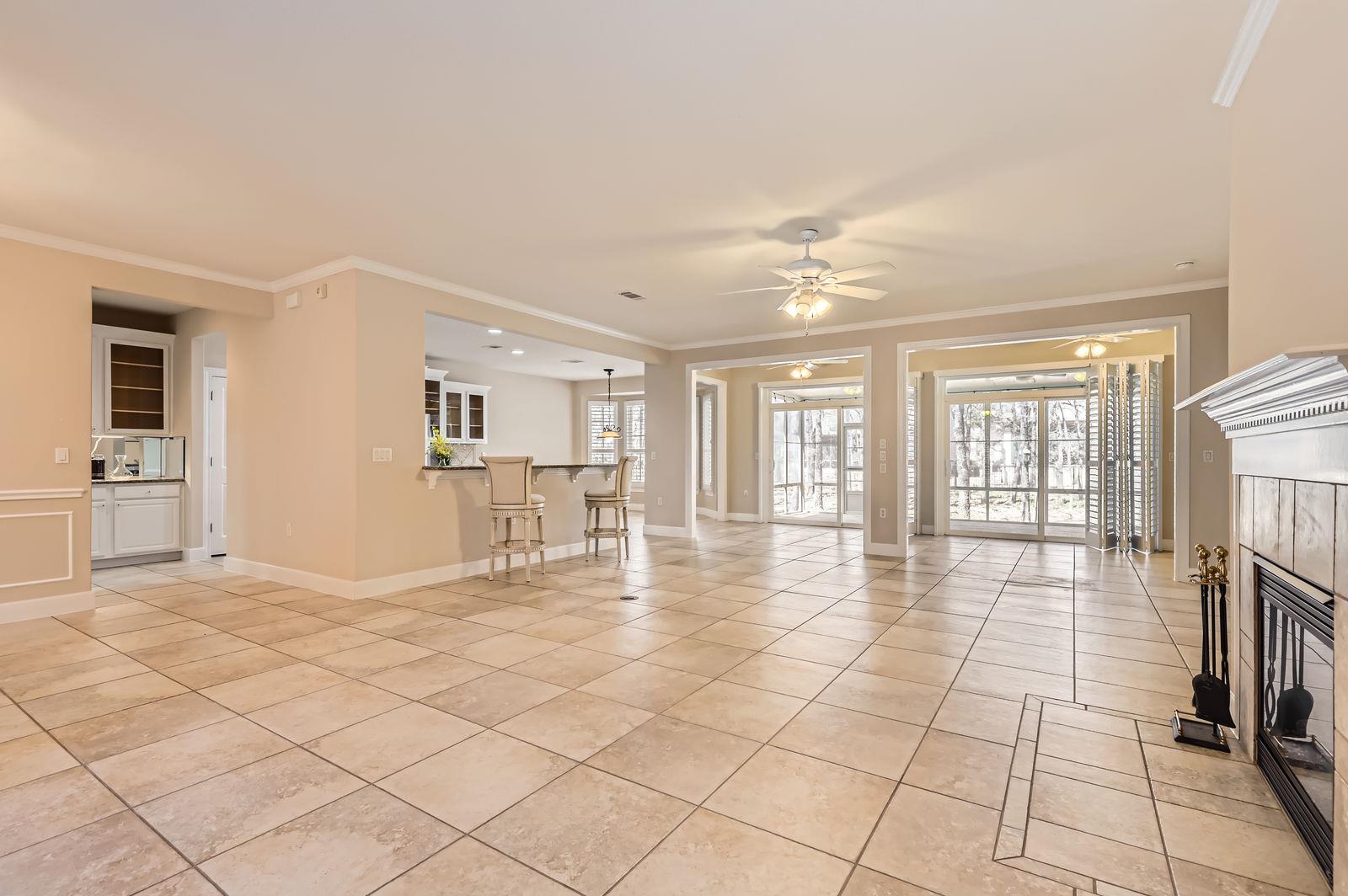 407 Breezeway Ln Property Photo 10