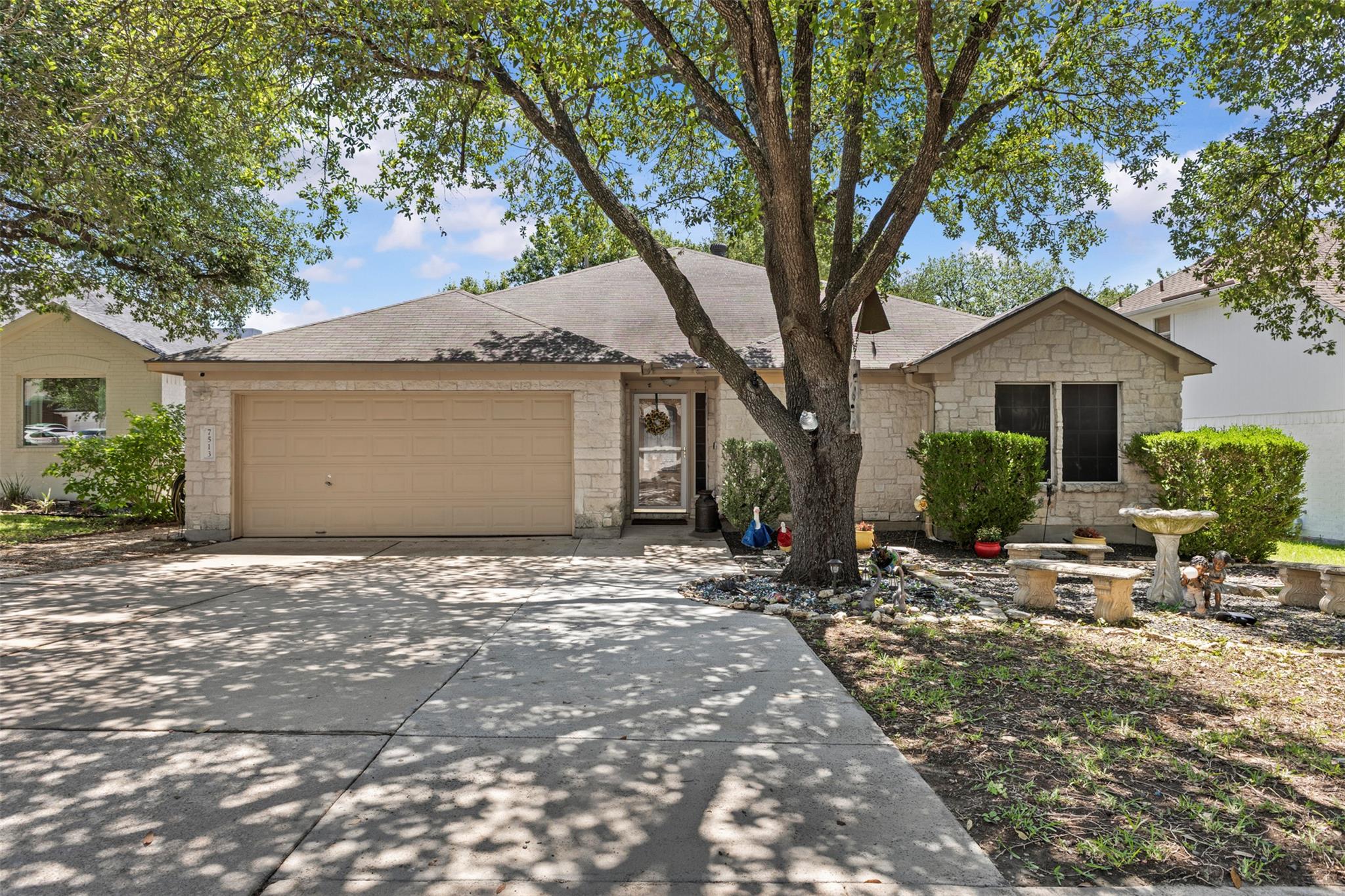 7513 Vol Walker Dr Property Photo 1