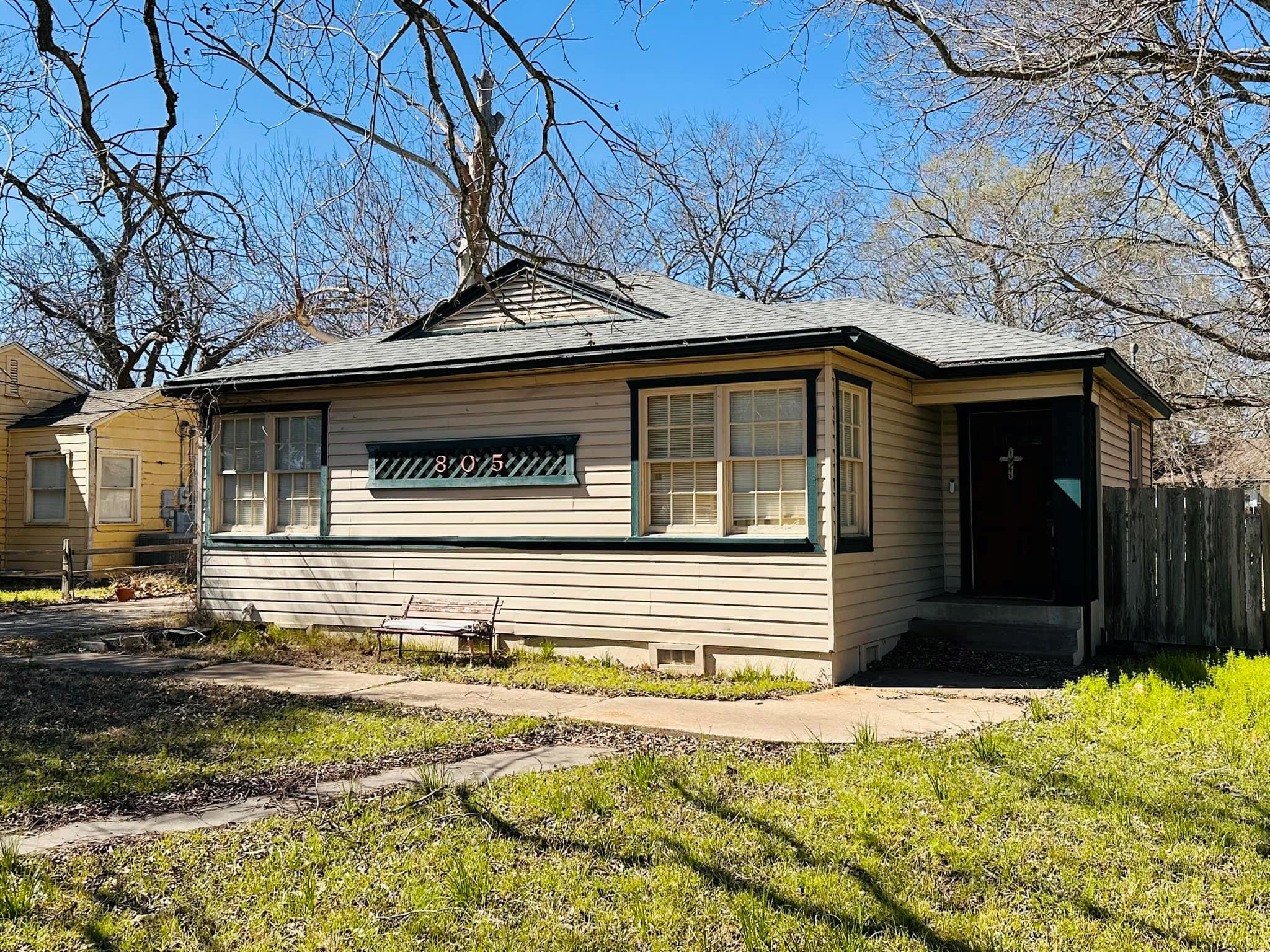 805 Maple St Property Photo