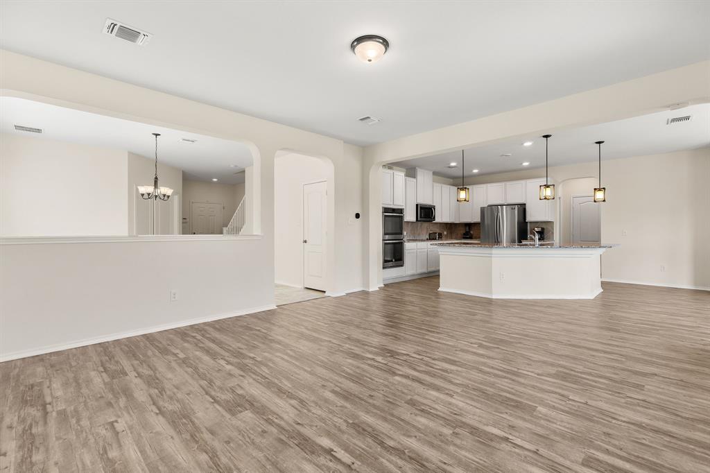 323 Reunion Ln Property Photo 6