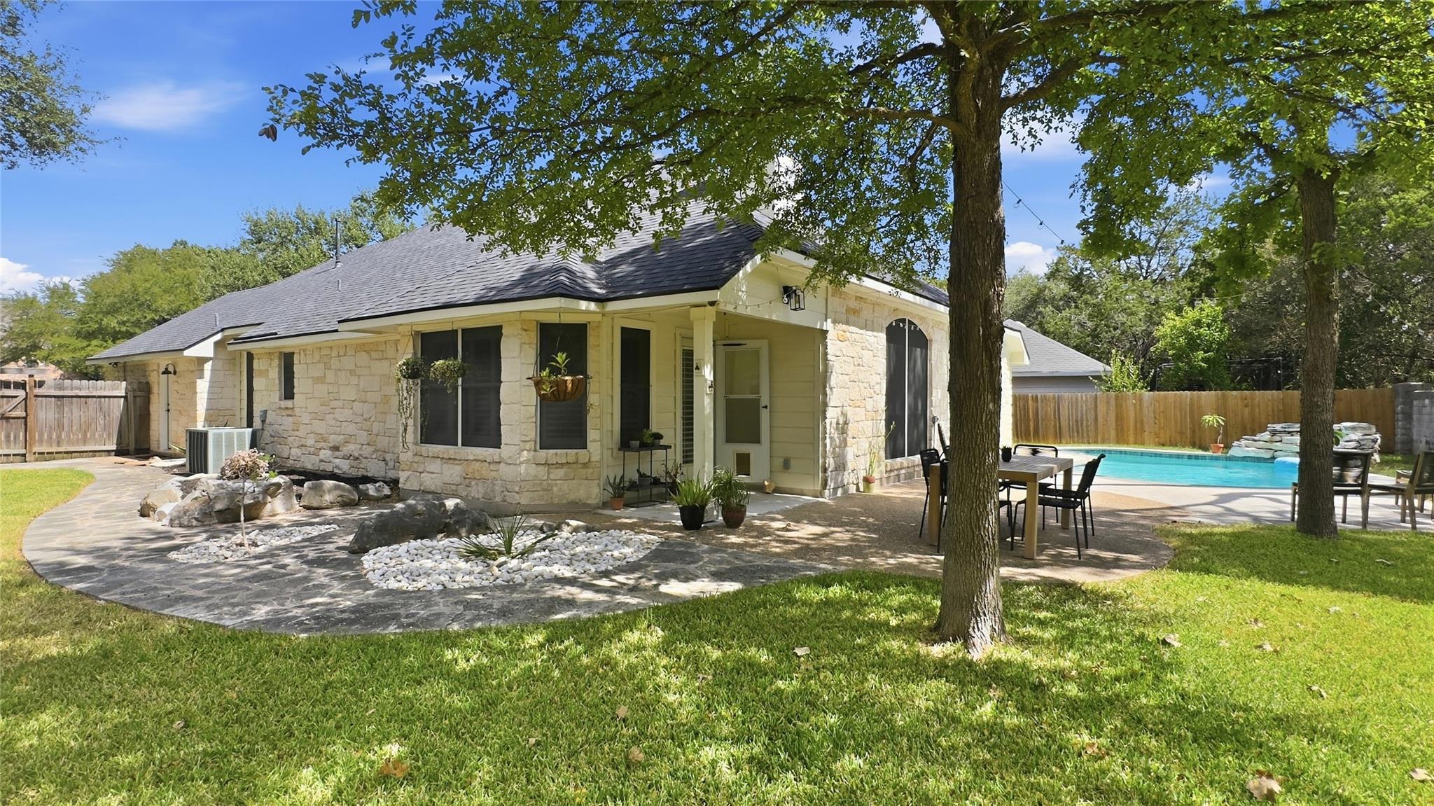 4605 Eagle Feather Dr Property Photo 4