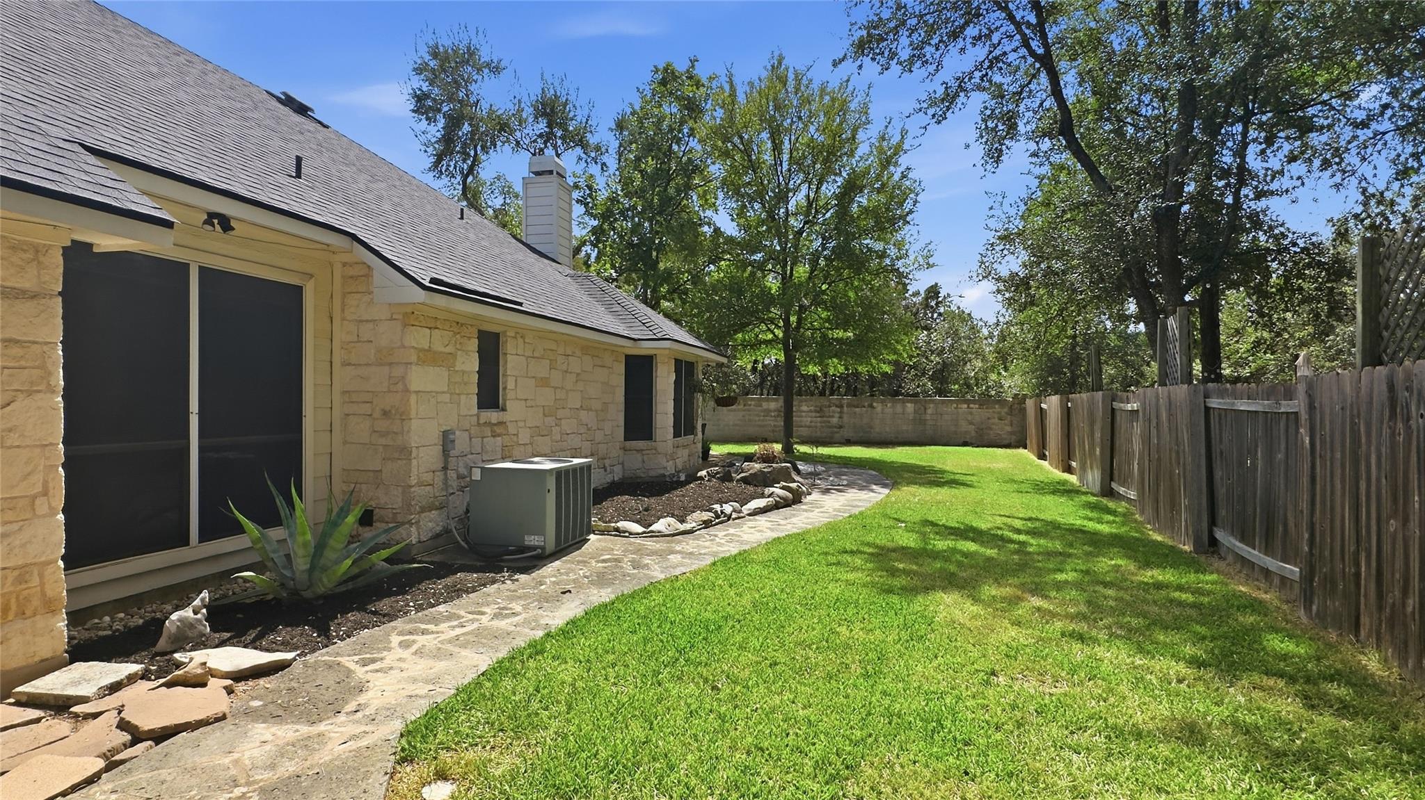 4605 Eagle Feather Dr Property Photo 7