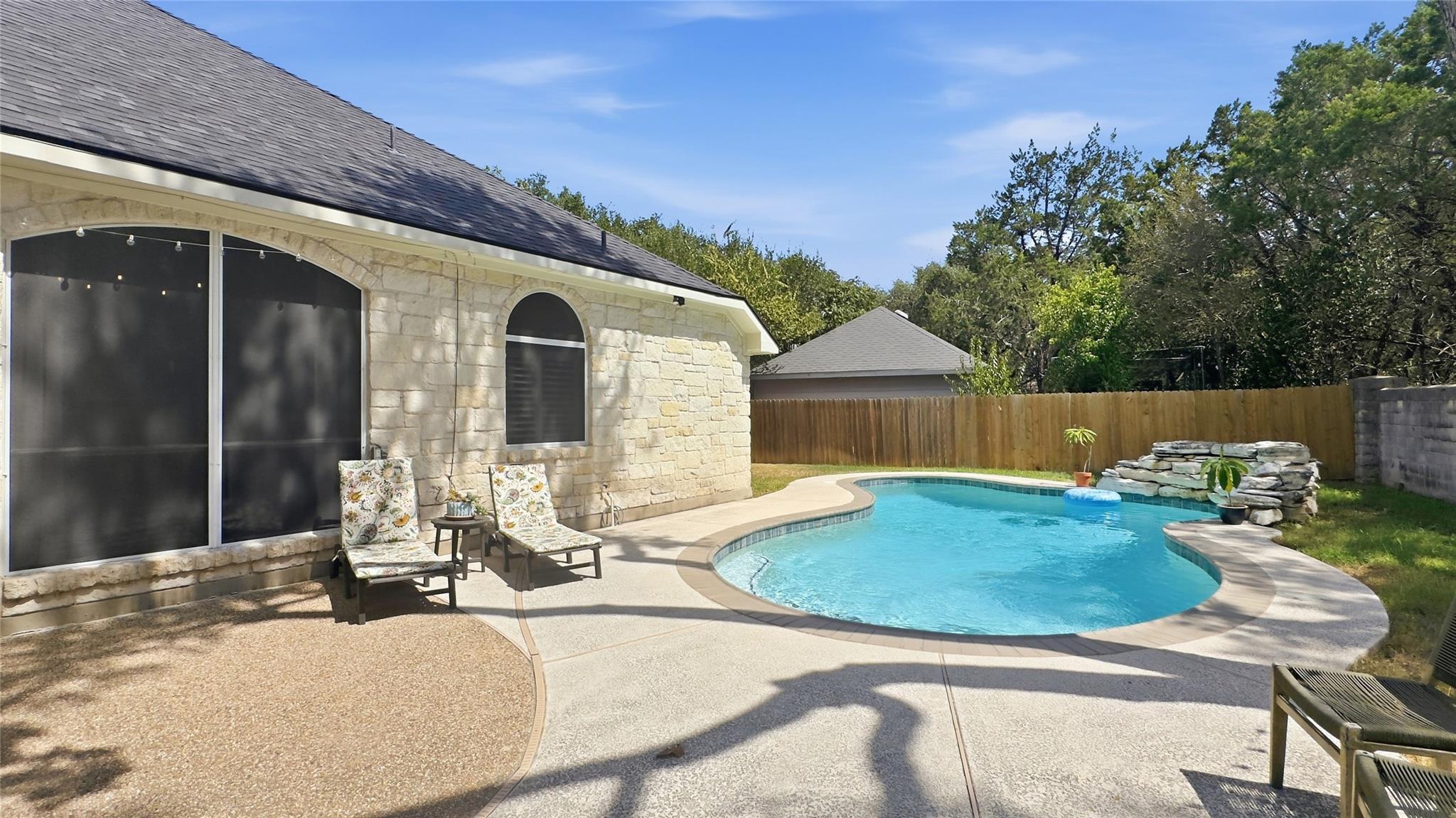 4605 Eagle Feather Dr Property Photo 8