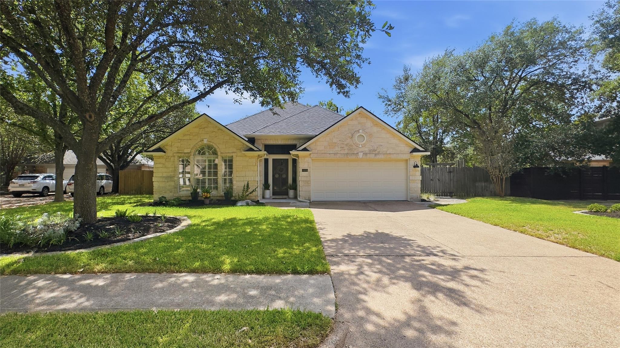 4605 Eagle Feather Dr Property Photo 10