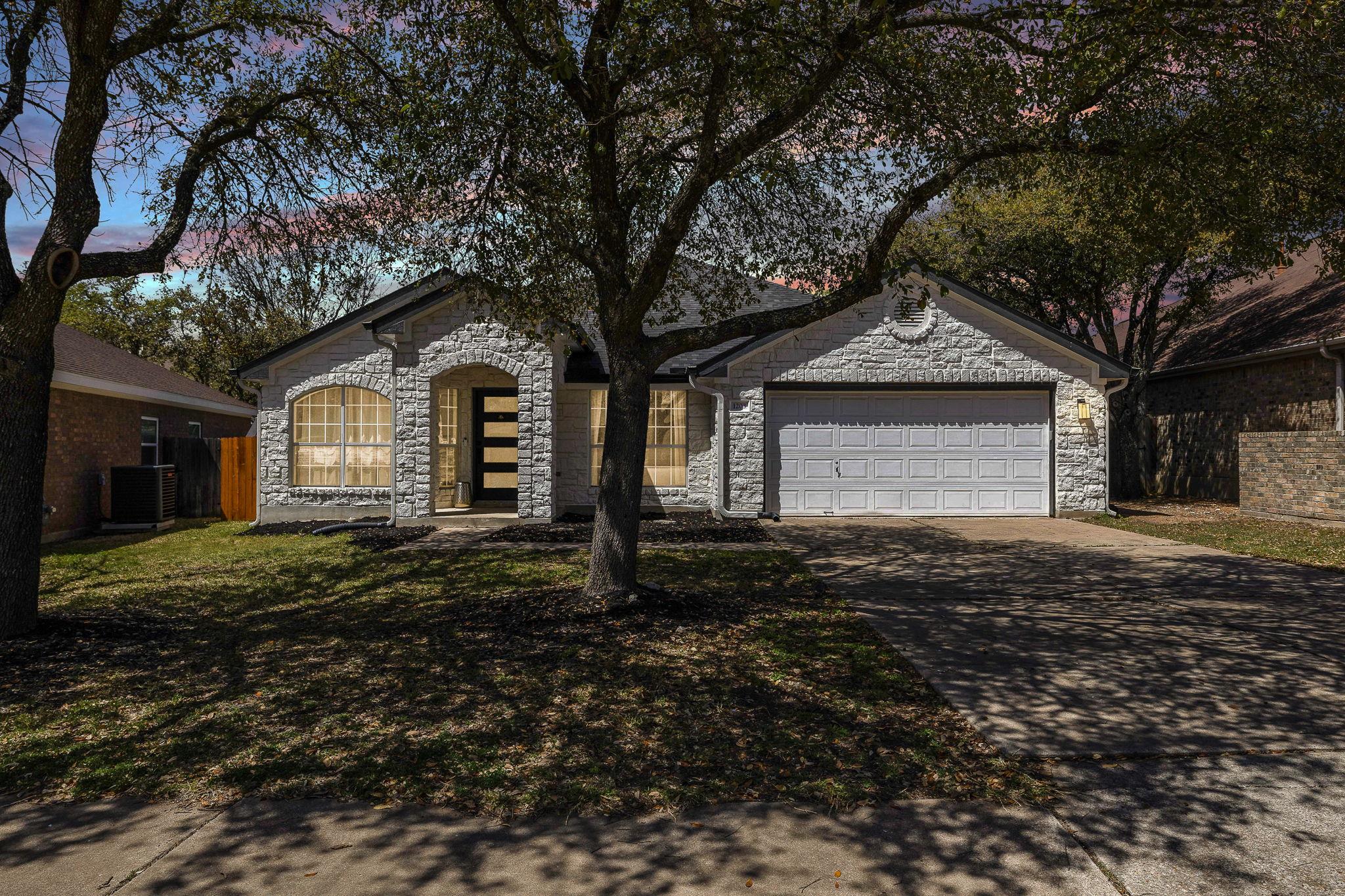 1203 Stepp Bnd Property Photo 1