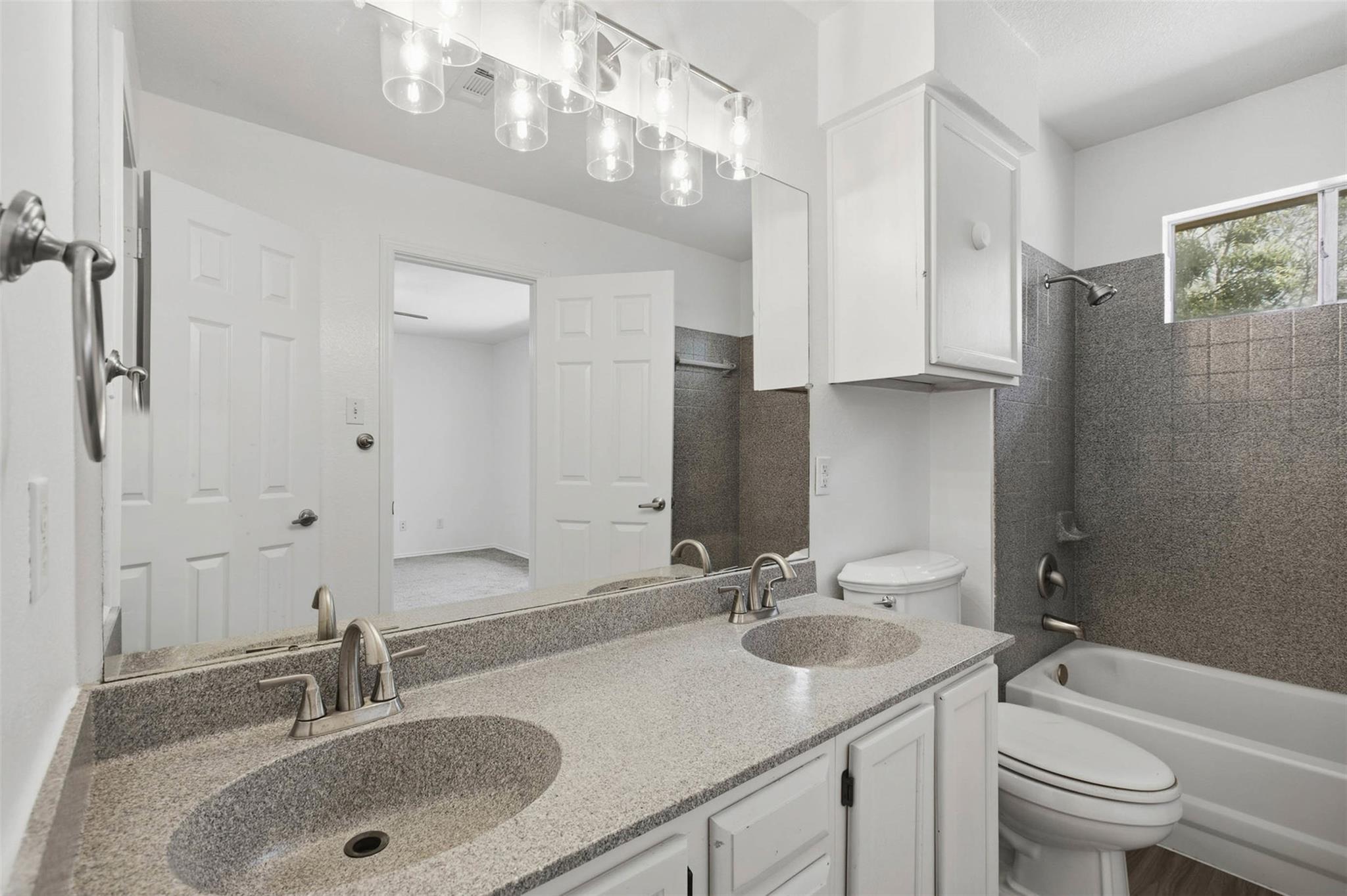 1206 Garden Path Dr Property Photo 23